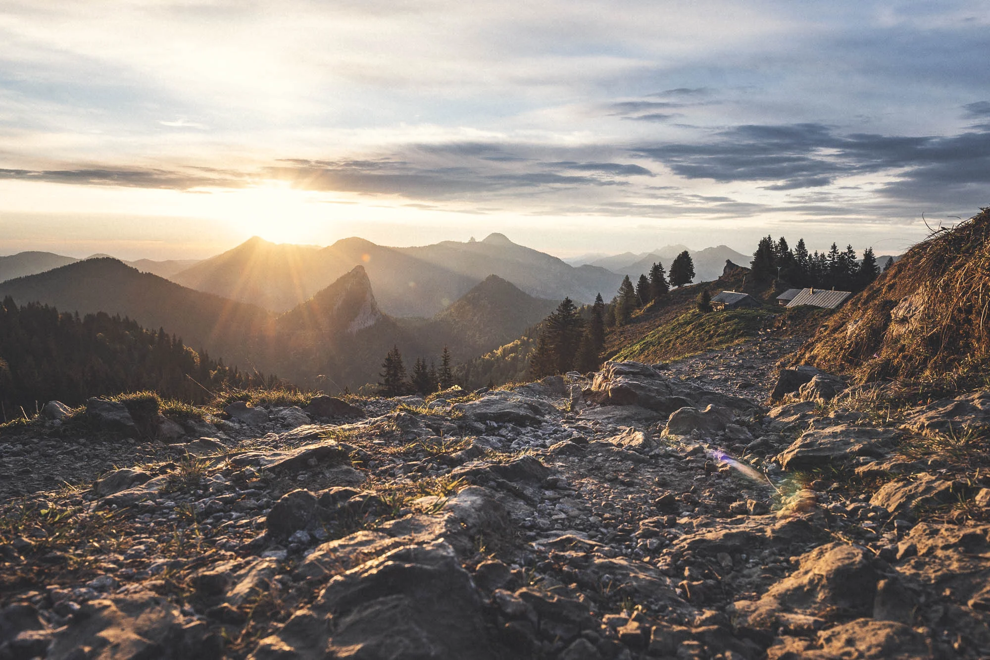 Tegernseer_Huette_Sonnenaufgang-2.jpg