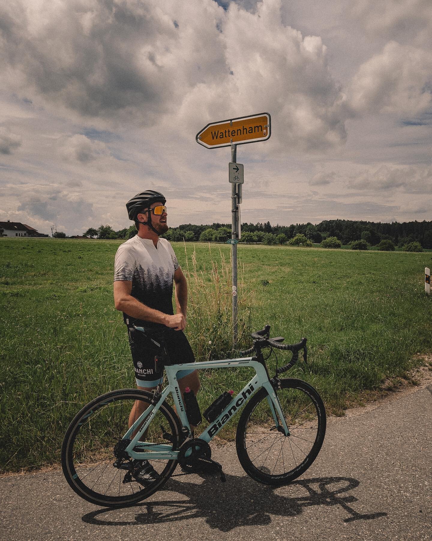 Ganz klarer Watttest - Bauch raus Brust rein&hellip;. Oder doch andersrum? 🤪
Alternativer Text: Wattenham nicht Tottenham 🤪
🚴🏽&zwj;♂️🚴🏽&zwj;♂️🚴🏽&zwj;♂️
&bull;
&bull;
&bull;
#fromwhereiride #lifebehindbars #vscocycling #ridingistheanswer #cycl