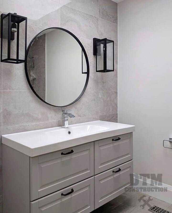 Custom bathroom with over head skylight making this space all natural 😏 ⠀
⠀
#bathroom #bathroomdesign #design #remodel #modernbathroom #dtmconstruction #construction #tile #bath #shower #tub #sink #vanity #bathroomdecor #homedecor #interiordecor #ba