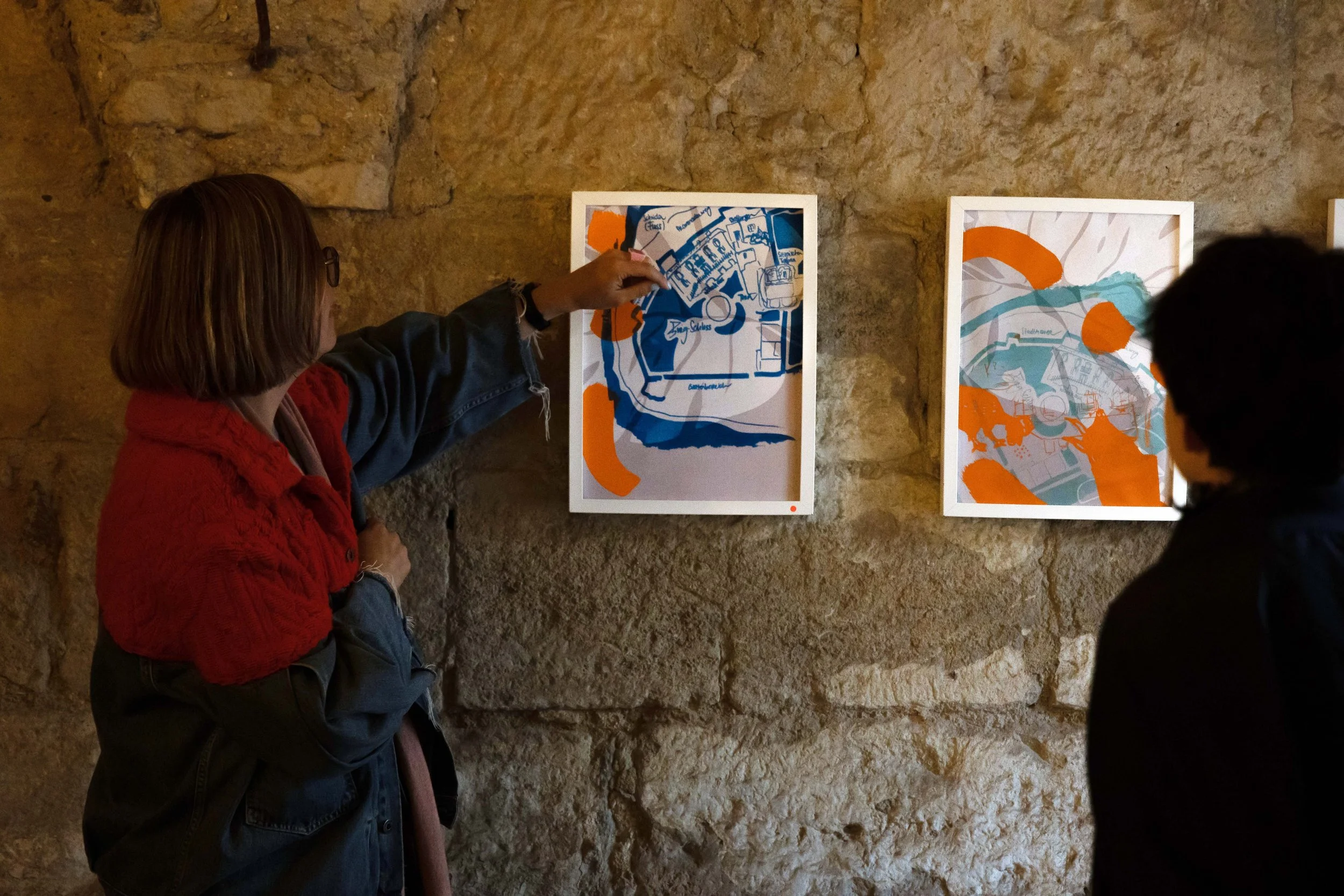  Siebdruck auf Stoff, 2023 Ausstellung “Zwischenräume” in der Stadtburg in Eggenburg, Juni 2023       Foto @ Katja Ludl                                                                                                