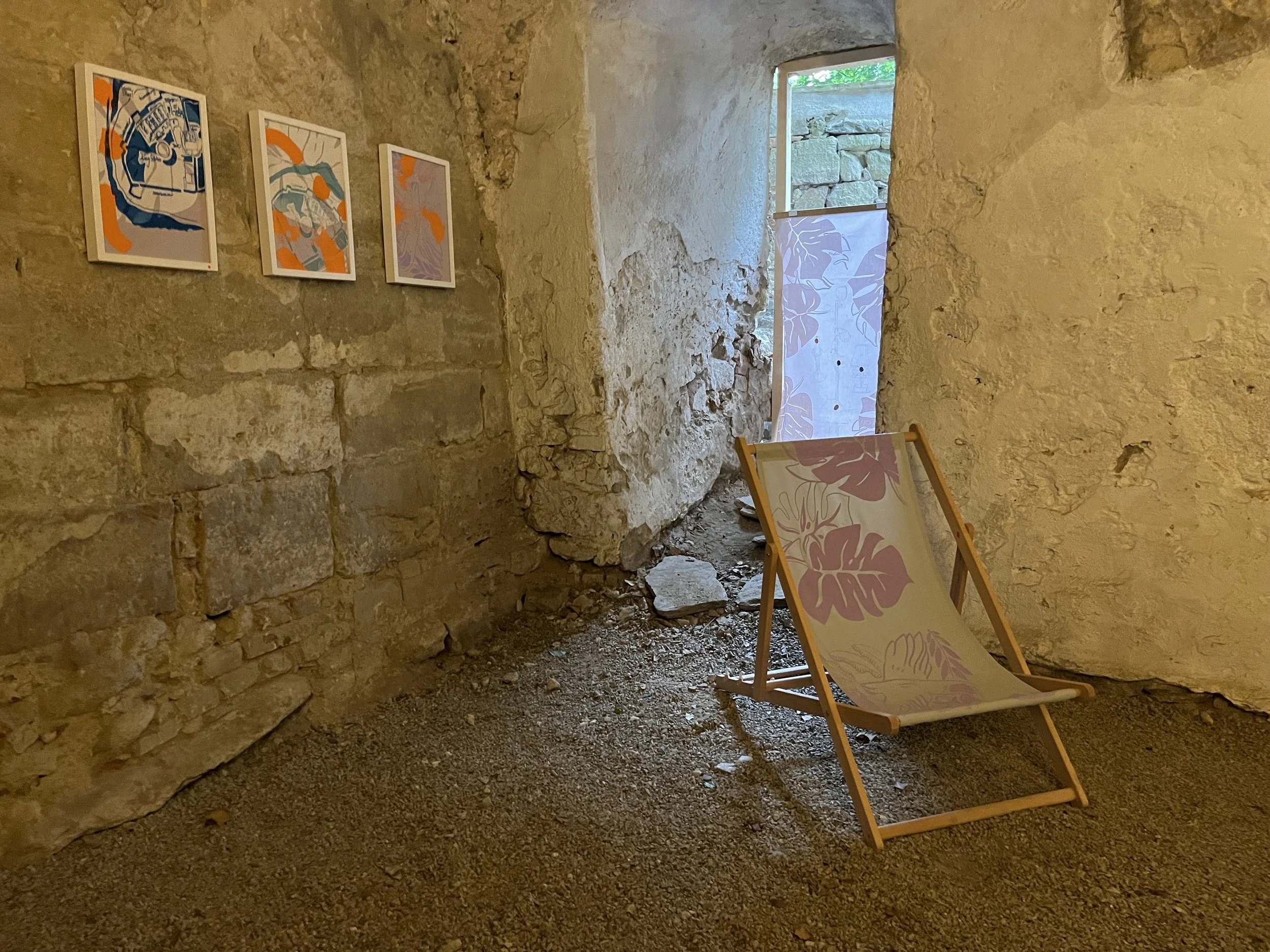 Siebdruck auf Stoff, 2023 Ausstellung “Zwischenräume” in der Stadtburg in Eggenburg, Juni 2023 