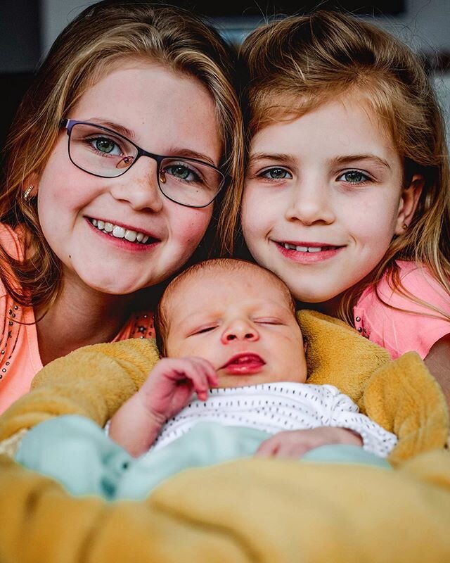 Nolen and his sisters

#family #familyphotography #photography #littleboy #itsaboy #sisters #familysession #arvaikrisztinacollectingthemoments #familyiseverything
