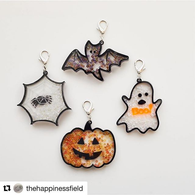 Friends! I did a thing! More shaker charms! @nilscarlson_photo helped too. #Repost @thehappinessfield
・・・
👻🎃🕸🦇 Spooky Shakers charming their way into your Halloween groove.
We're a bit late to the party with these so if you place your order befor