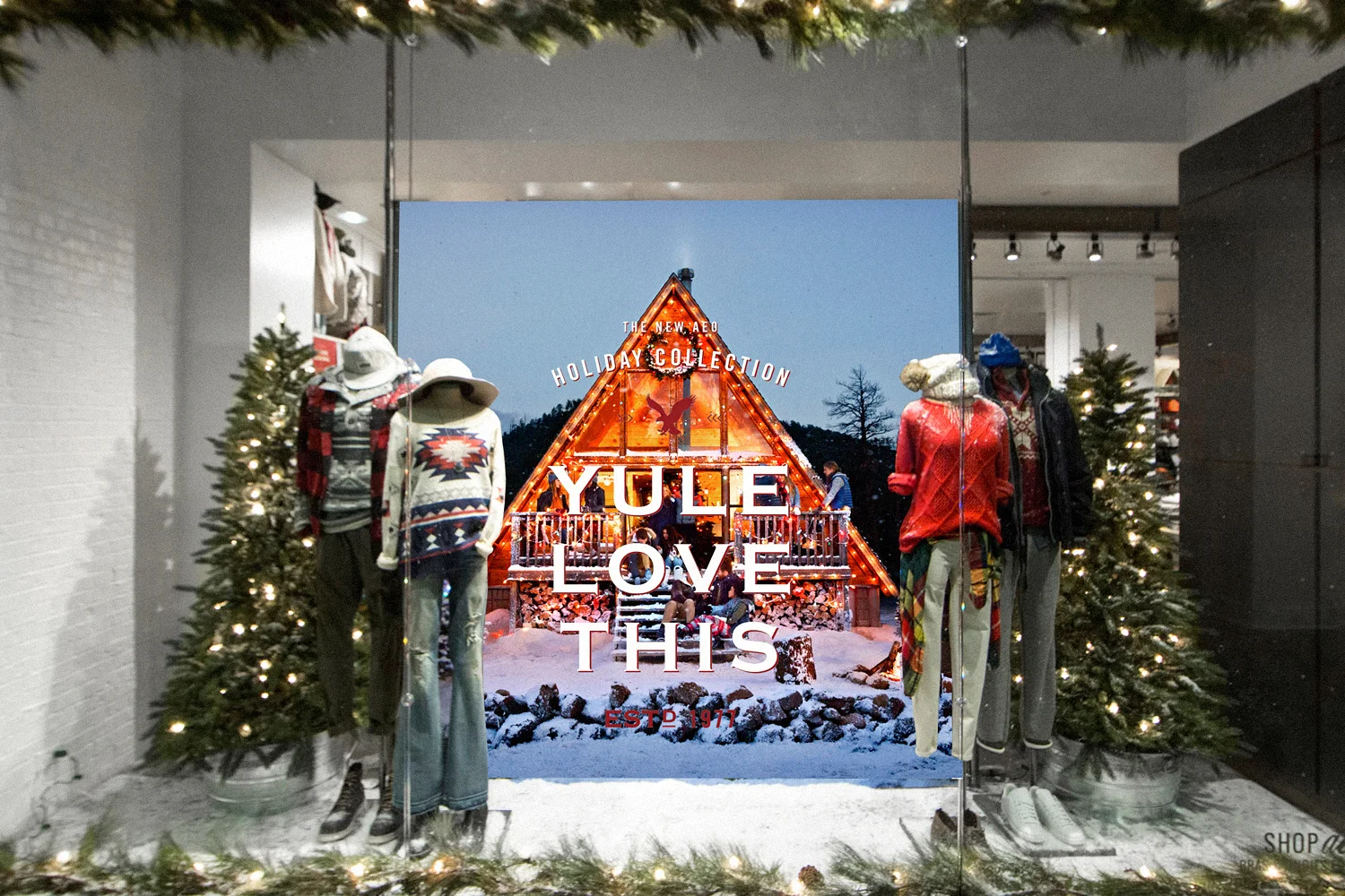 AEO Holiday Window Display