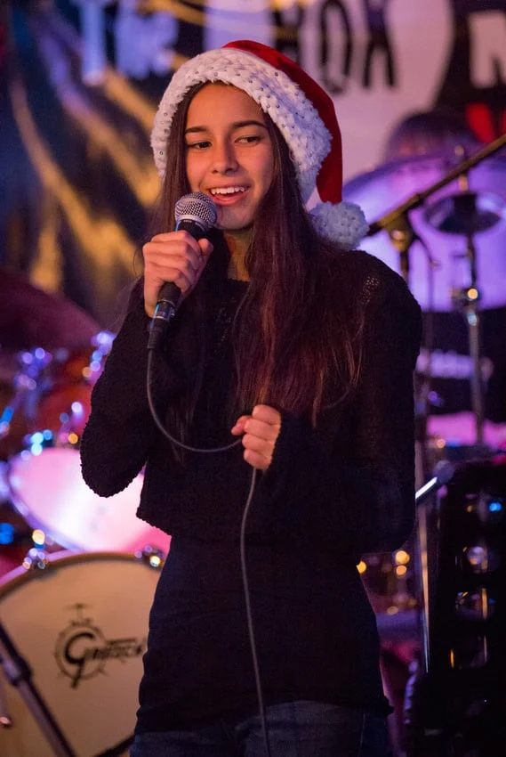 Beautiful Mia singing at Di Piazzas Long Beach