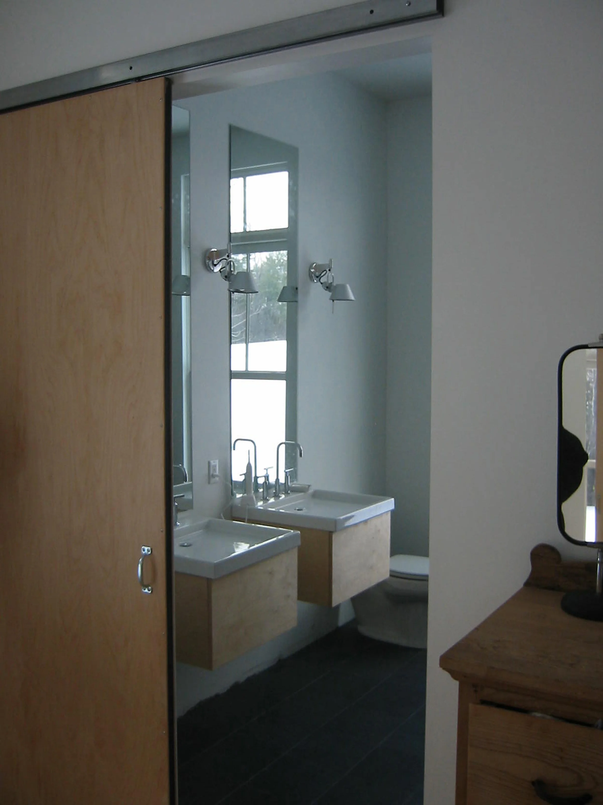 Wagner Bedsroom to bath.JPG