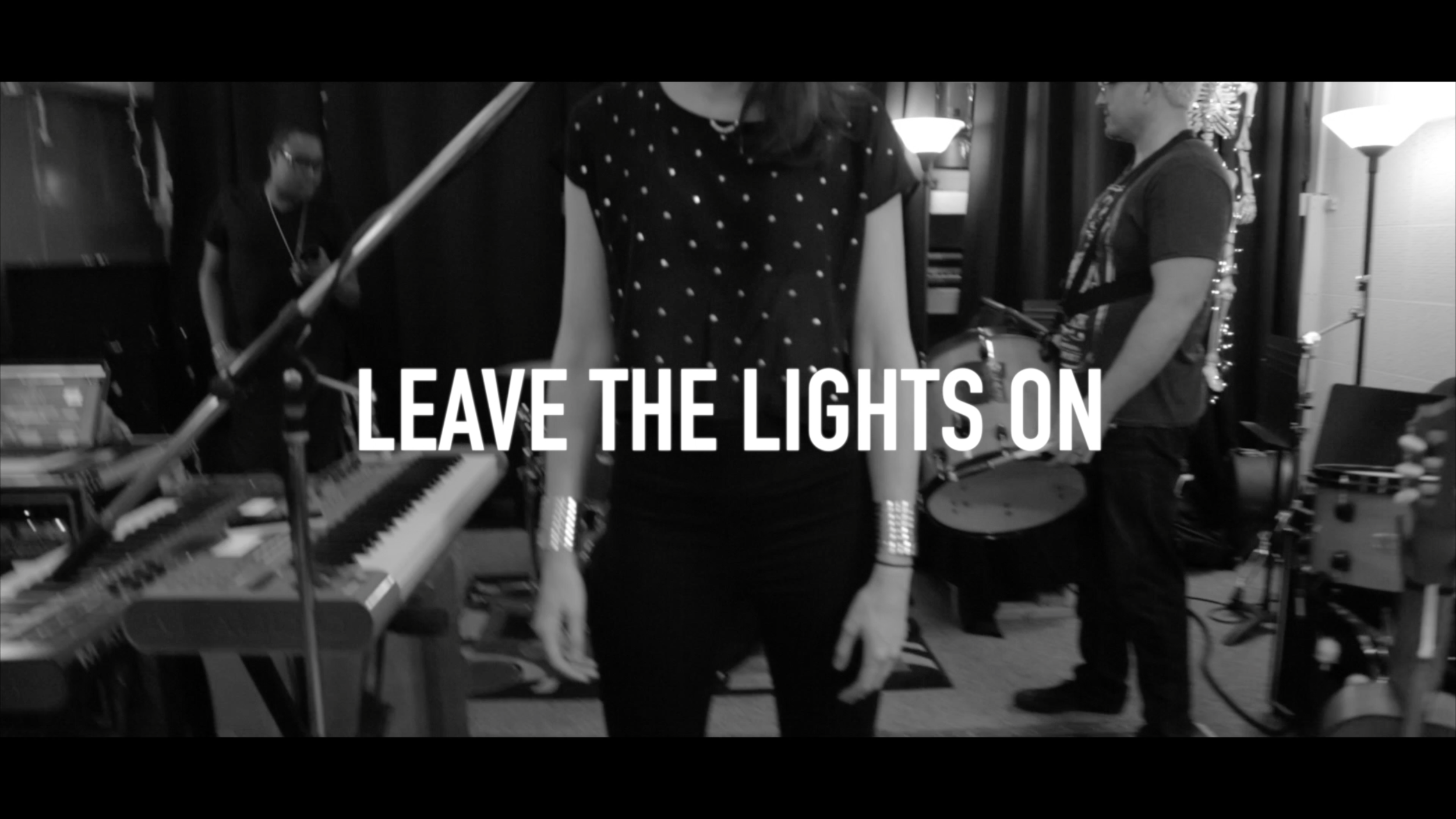 FEMKE "Leave The Lights On"