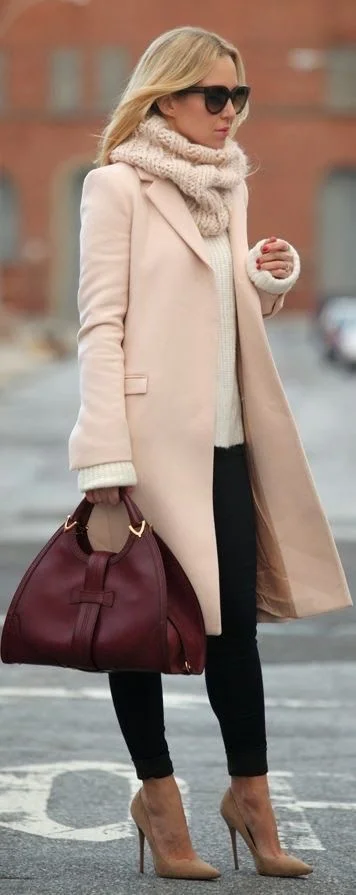 Street style featuring a trendy pink scarf (Pinterest).