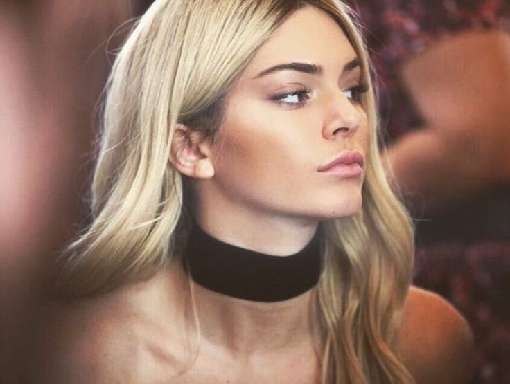 Kendall Jenner rocking a choker... I love. Picture credit to www.pinterest.com