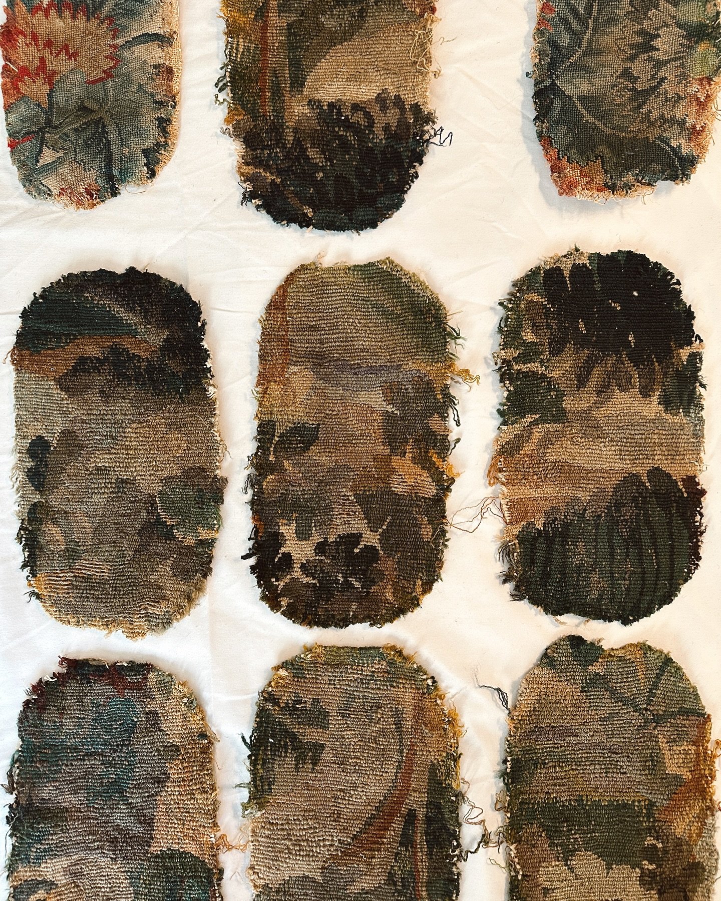 On a French flea high!

A few notable acquisitions: scraps of 17th and 18th century needlepoint tapestries (the large scale version pictured was beautifully out of my budget) and a December 1928 edition of L&rsquo;Illustration, in which the art deco-