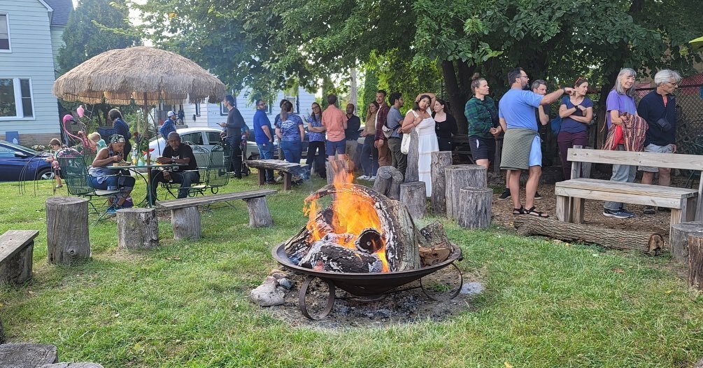 Menu for Thursday, Oct 26, the final pop-up of the season!
rice balls (v/gf)
green salad (v/gf)
roasted chicken
mayocoba beans w/ roasted oyster mushrooms and squash w salsa verde (v/gf)
soy + apple-cider braised bok choy (v/gf)
BeBe's raspberry cake