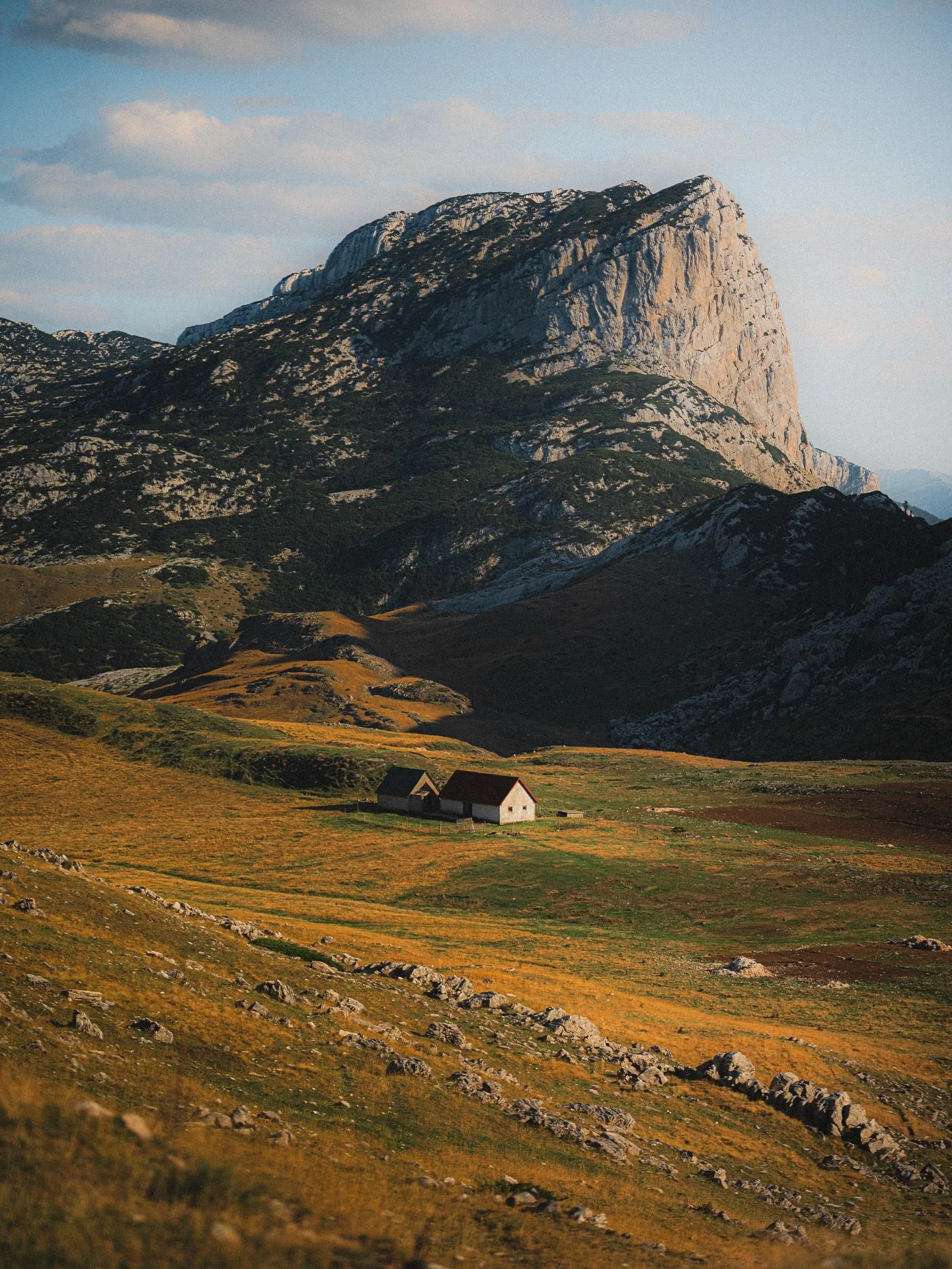 Una volta per Durmitor, Crna Gora.

Estiu del 2025

#cinematic #ifyouleavestagram #montenegro #nikonzf #nikon40mm #ttartisan75