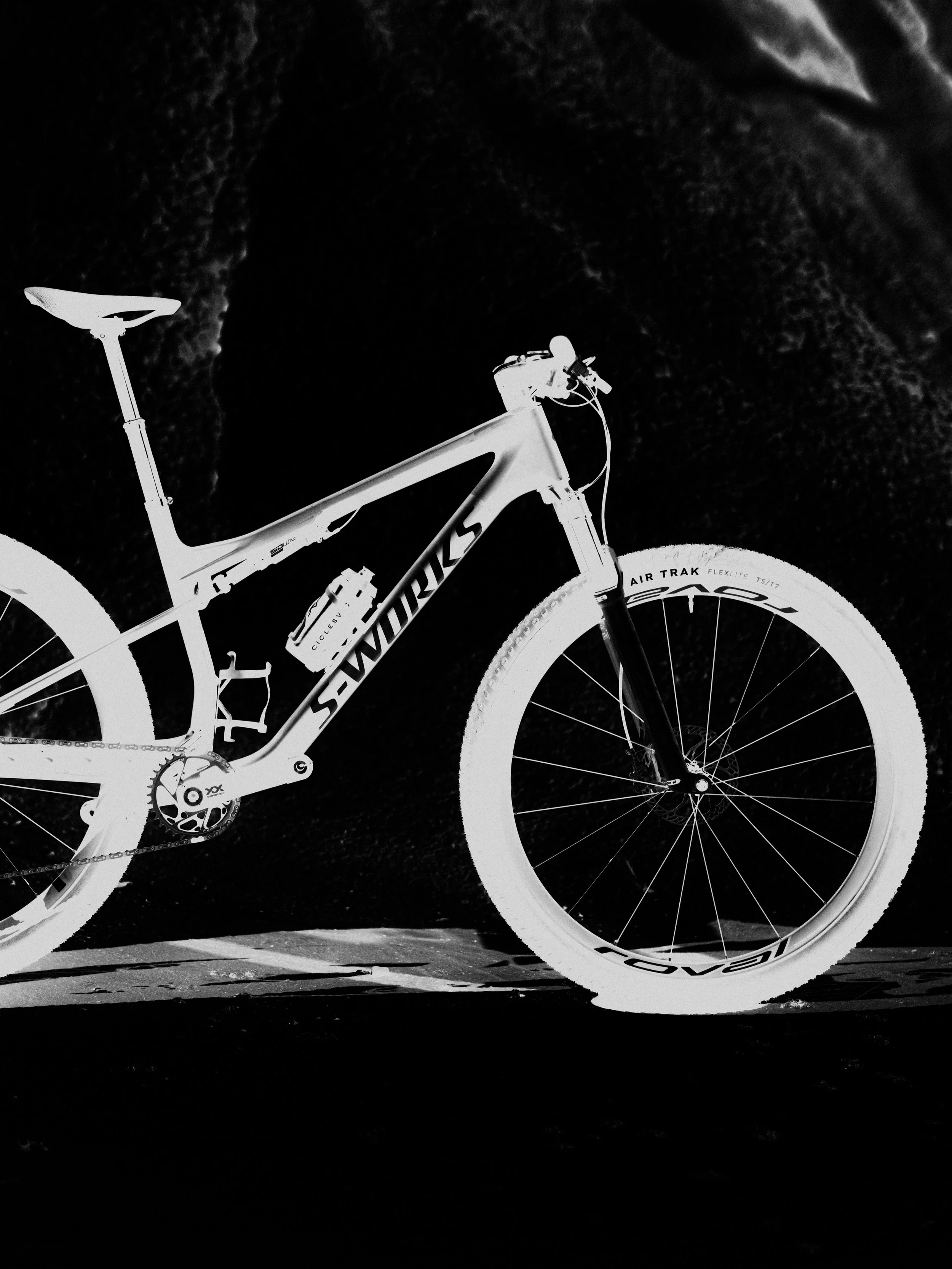 Mission to the moon with the Epic LTD 🛸👽

#dreambuild #specialized #mountainbike #epic9