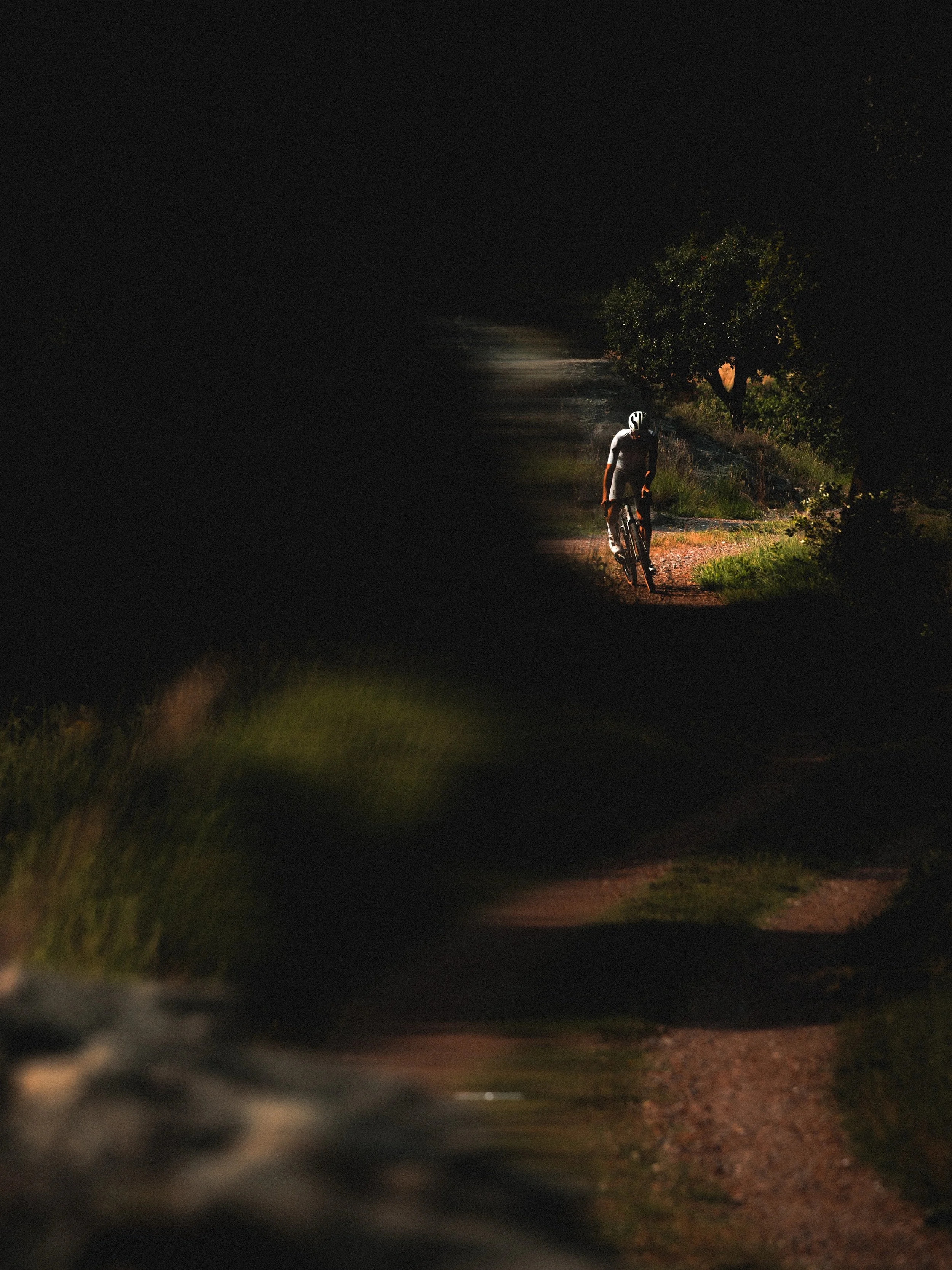 Nothing but the last ray of light

🫱🏻&zwj;🫲🏼 @ciclesvic &amp; @specialized_esp 

#sworks #crux5 #cinematic #nikonz8