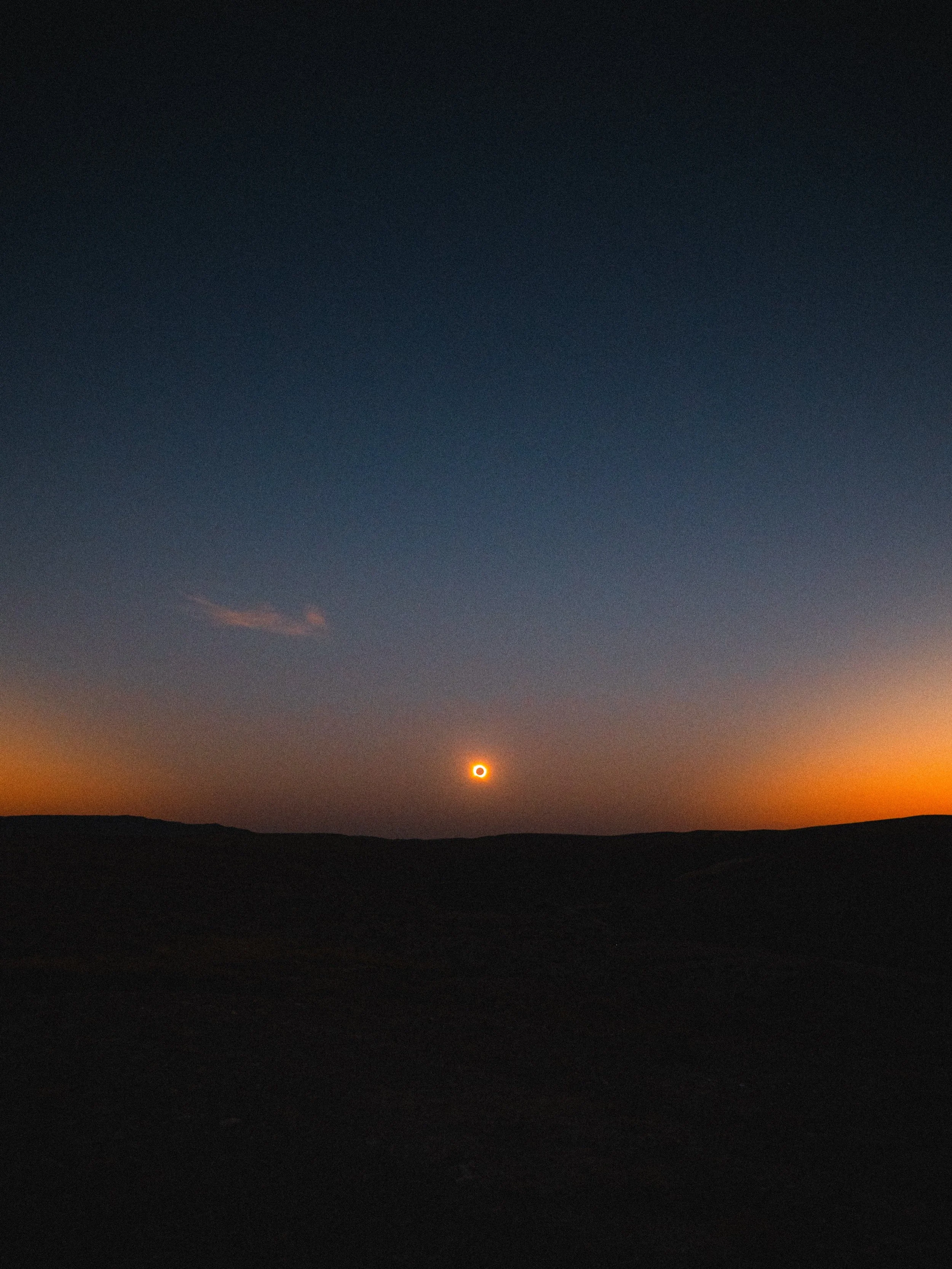 El cel m&eacute;s extrany que haur&agrave;s vist mai

#eclipse #cinematic #eclipse2026