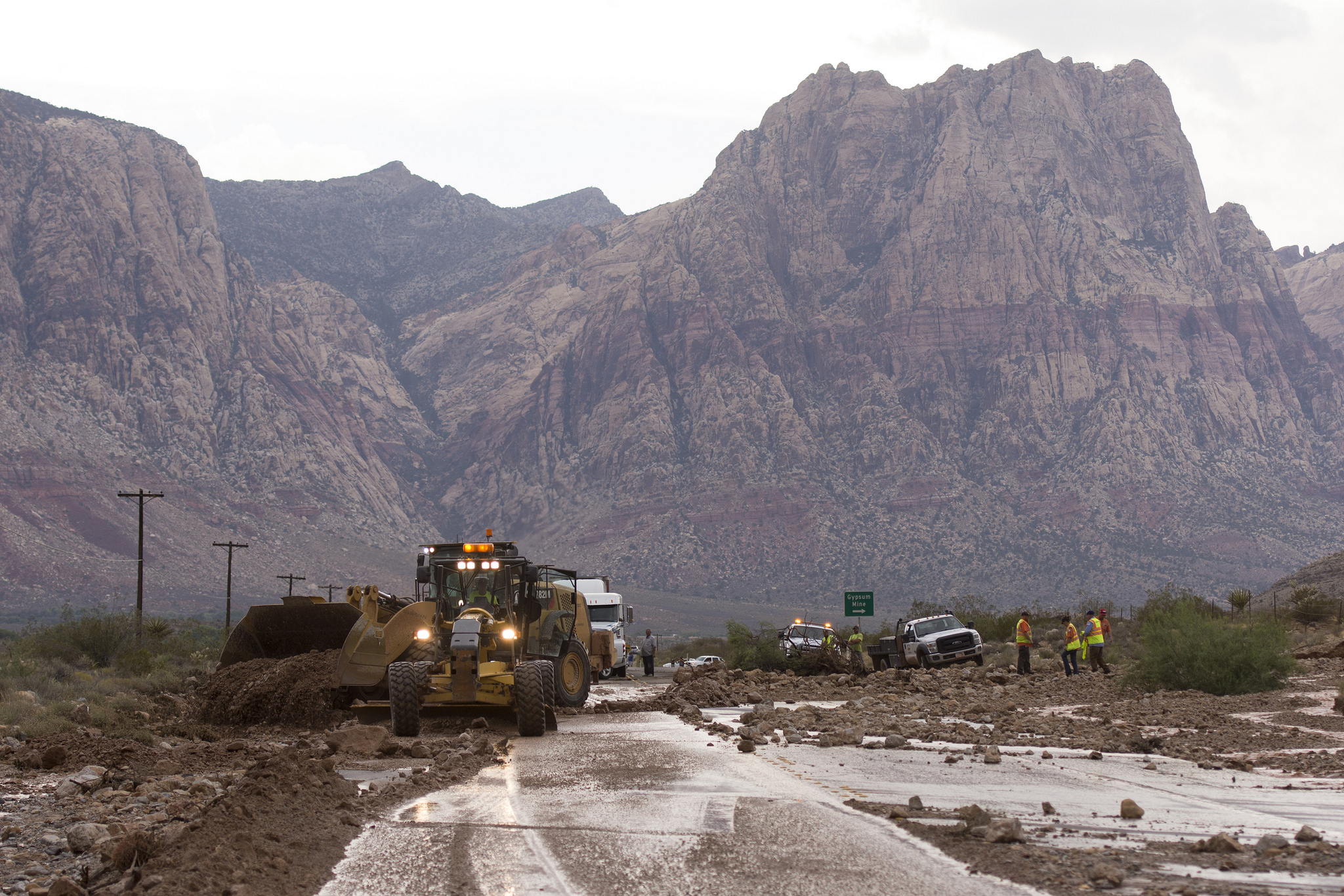 Crews on Highway 159 just South of Bonnie Springs in Red Rock Canyon National Conservation Area work to reopen the highway which is closed due to a washout Thursday, June 30, 2016. Jason Ogulnik/Las Vegas Review-Journal