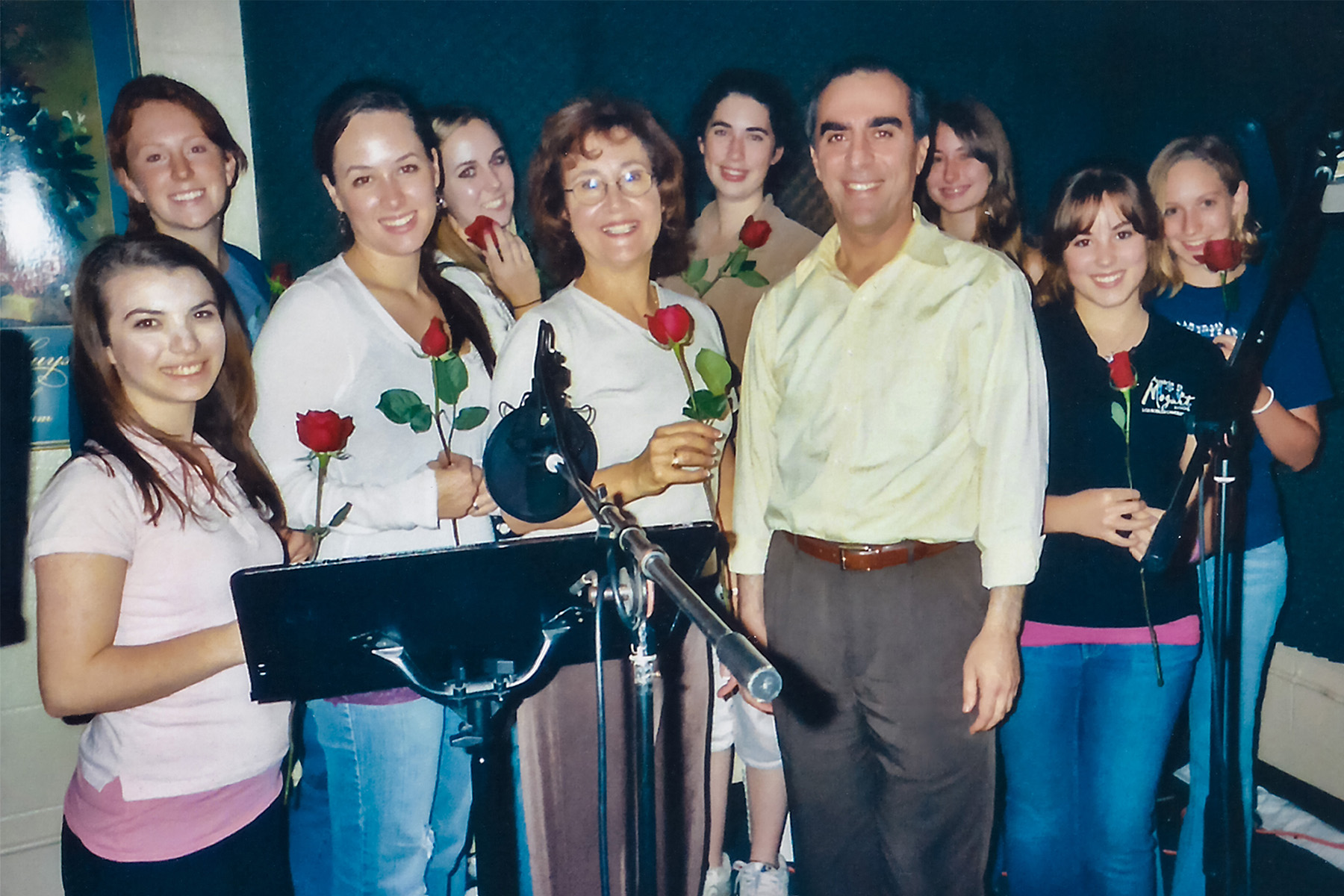 Sopranos of the Los Robles Youth Choir, after recording a work of Ludwig Tuman (center)
