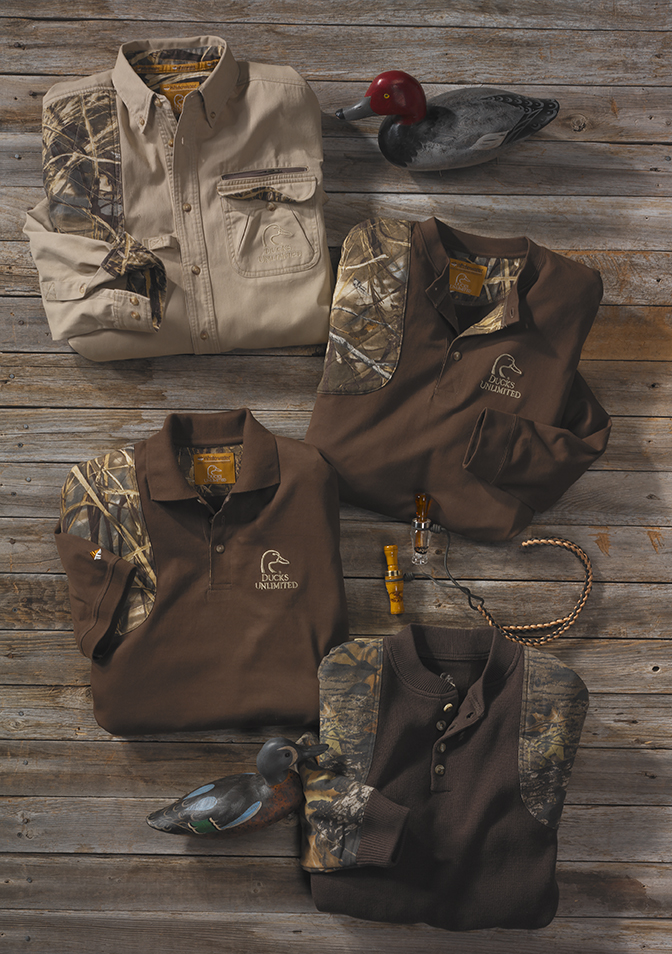 Men's Mossy Oak camouflage-inspired, long-sleeved sports shirts product photo. 