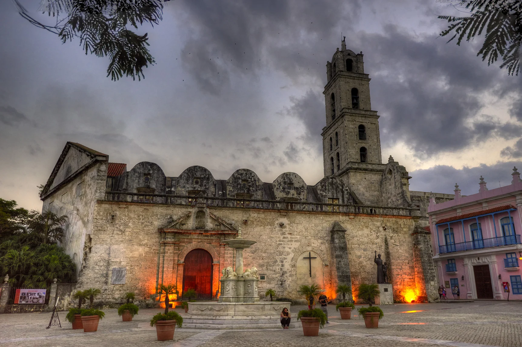 Plaza de la Catedral a La Habana. (Havana, Cuba)