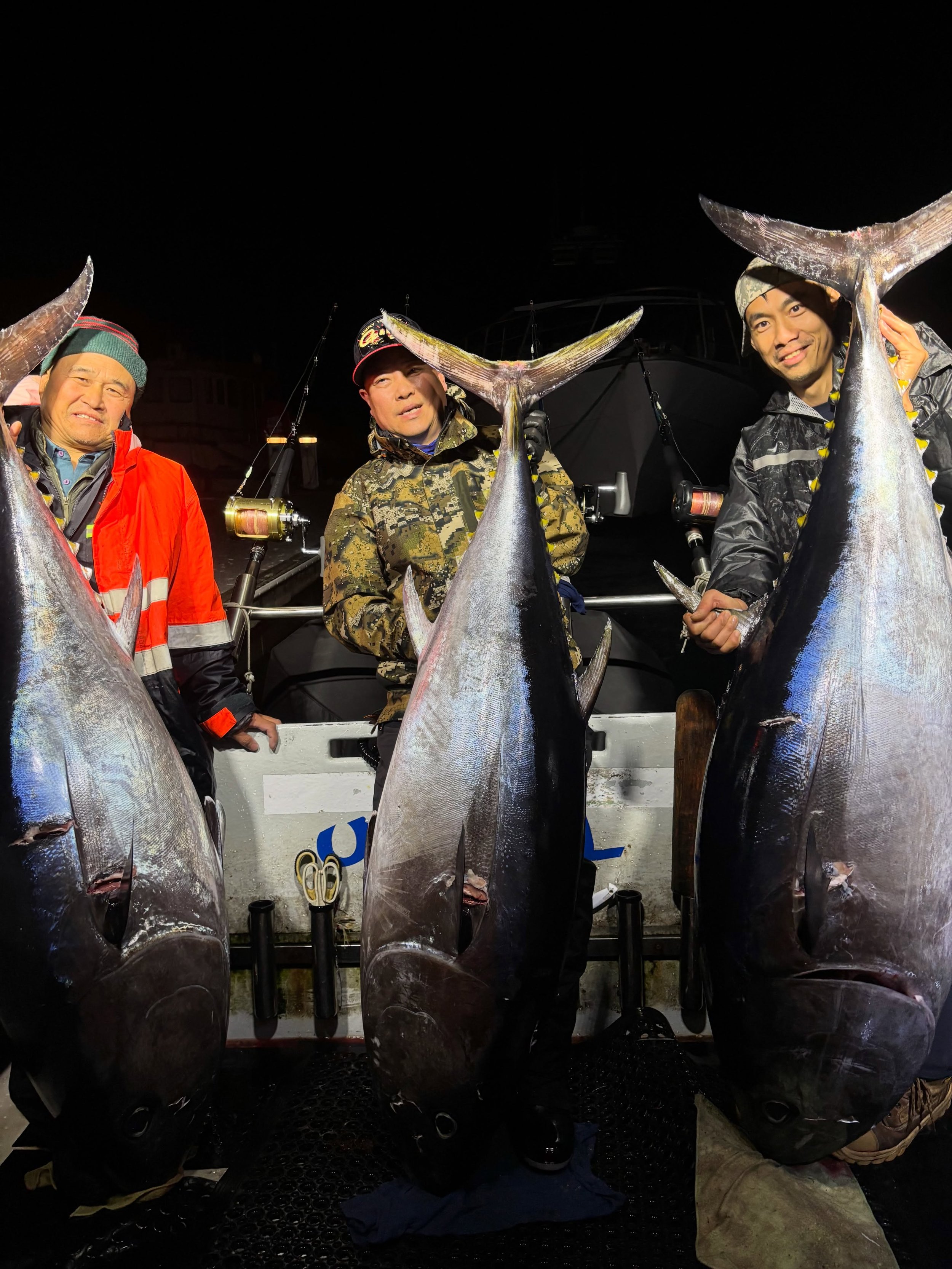 The crew braved the weather and we got the job done! Happy days 🎣🎣

#unreelfishingcharters #barrel #season #tuna #fishing