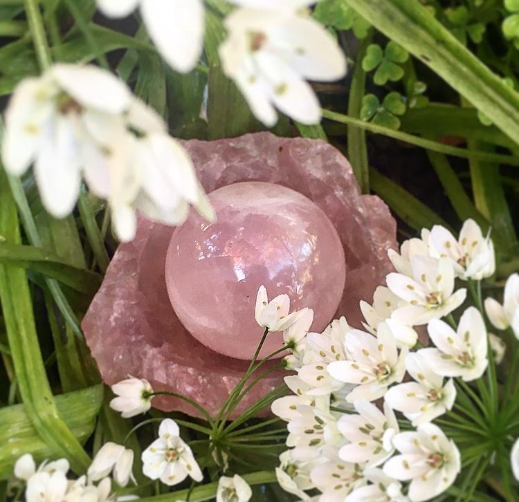 :: Rose Quartz & springtime flowers ::