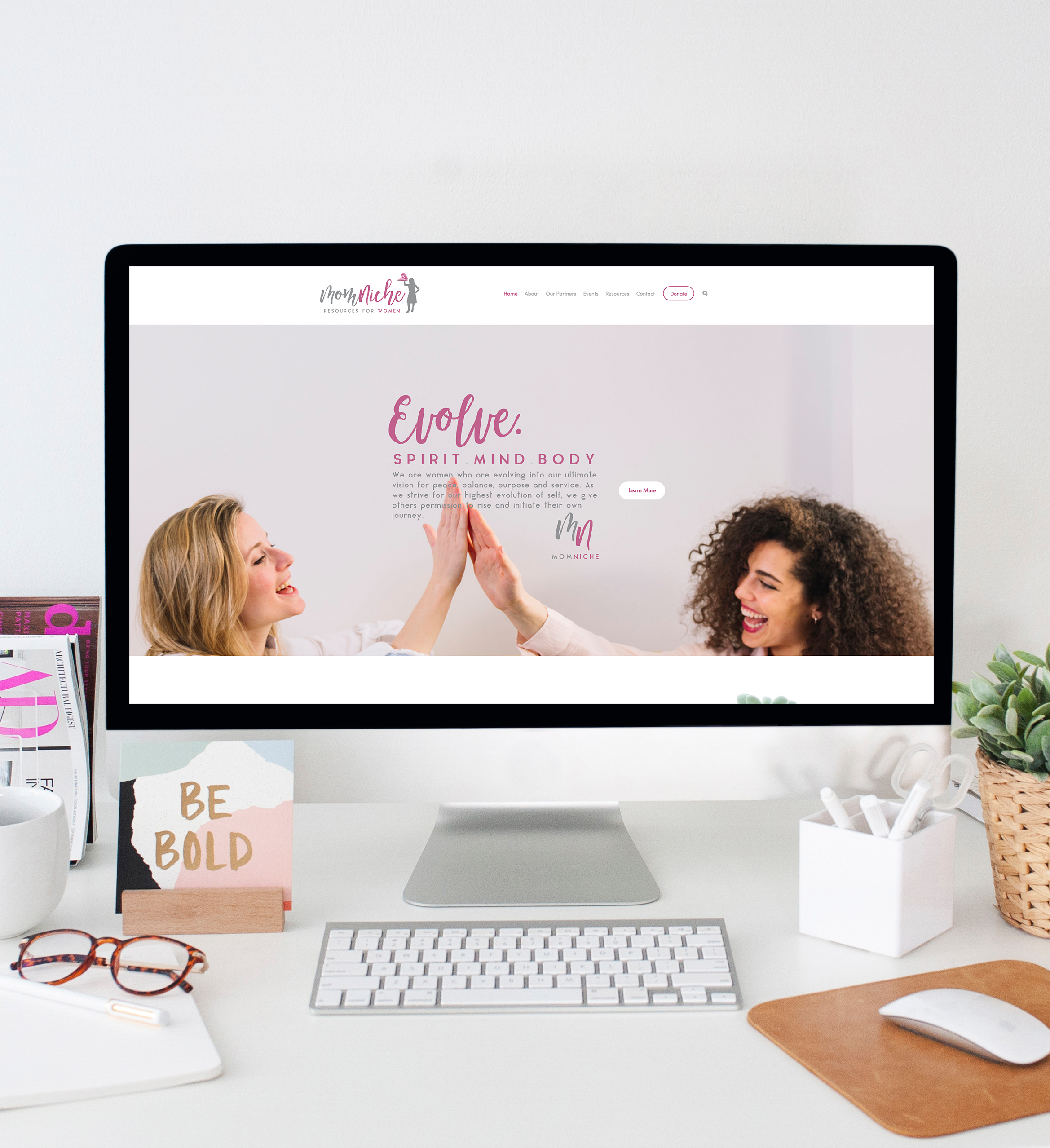 momniche website.png