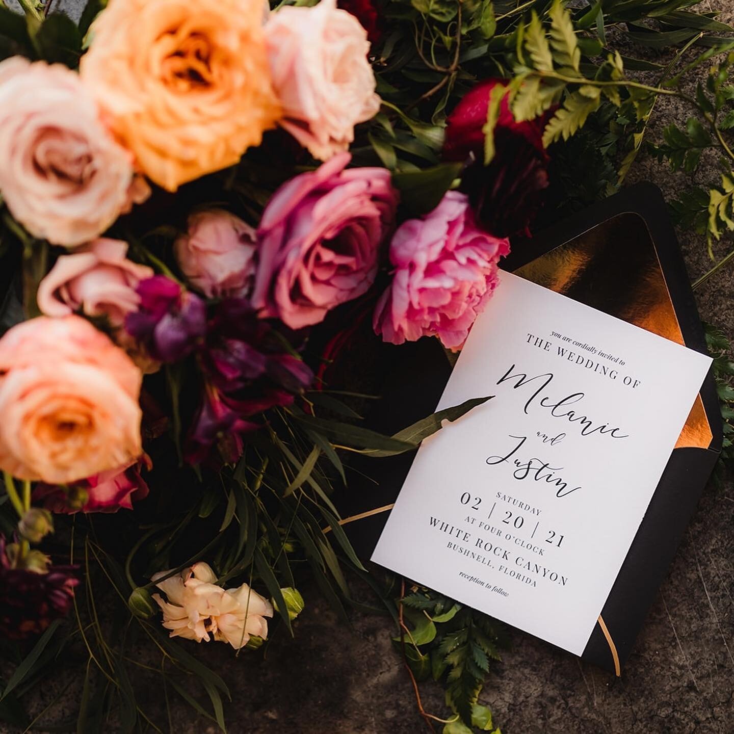 Black, Gold, Greenery + Stunning Florals 🖤✨🌿⁠
⁠
&bull;⁠
&bull;⁠
&bull;⁠
&bull;⁠
&bull;⁠
&bull;⁠
&bull;⁠
⁠
Creative Team:⁠
Planner: Landrum Photography⁠
Venue -&nbsp;@whiterockcanyon⁠
Stylist:&nbsp;@cxteventco⁠
Stationery:&nbsp;@blisscreativeatl⁠
Fl