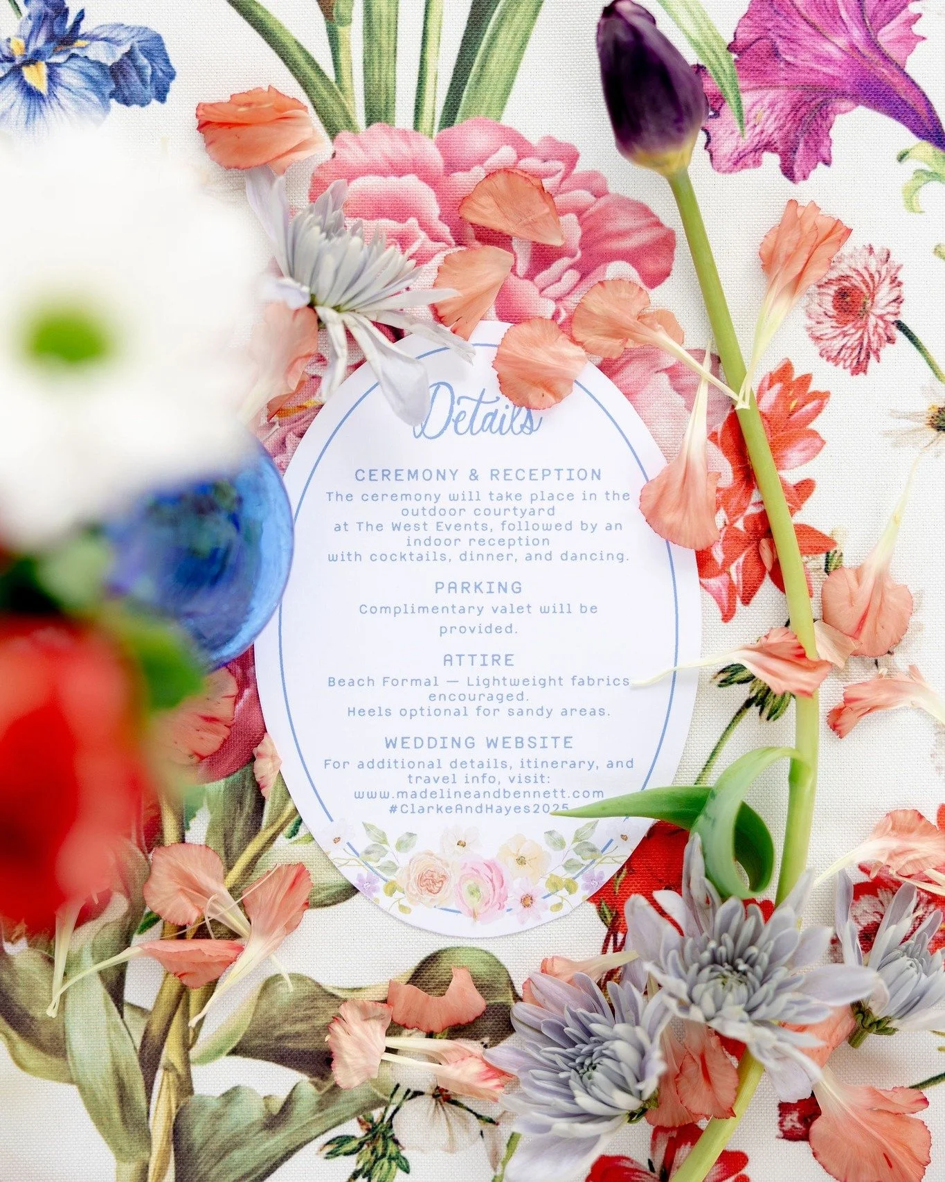 Let’s get into the details! πΈ
Wildflower romance meets thoughtful design in this custom invitation suite created for a styled shoot at The West Events. 
Inspired by vibrant garden blooms, this suite features a die-cut oval details card for a