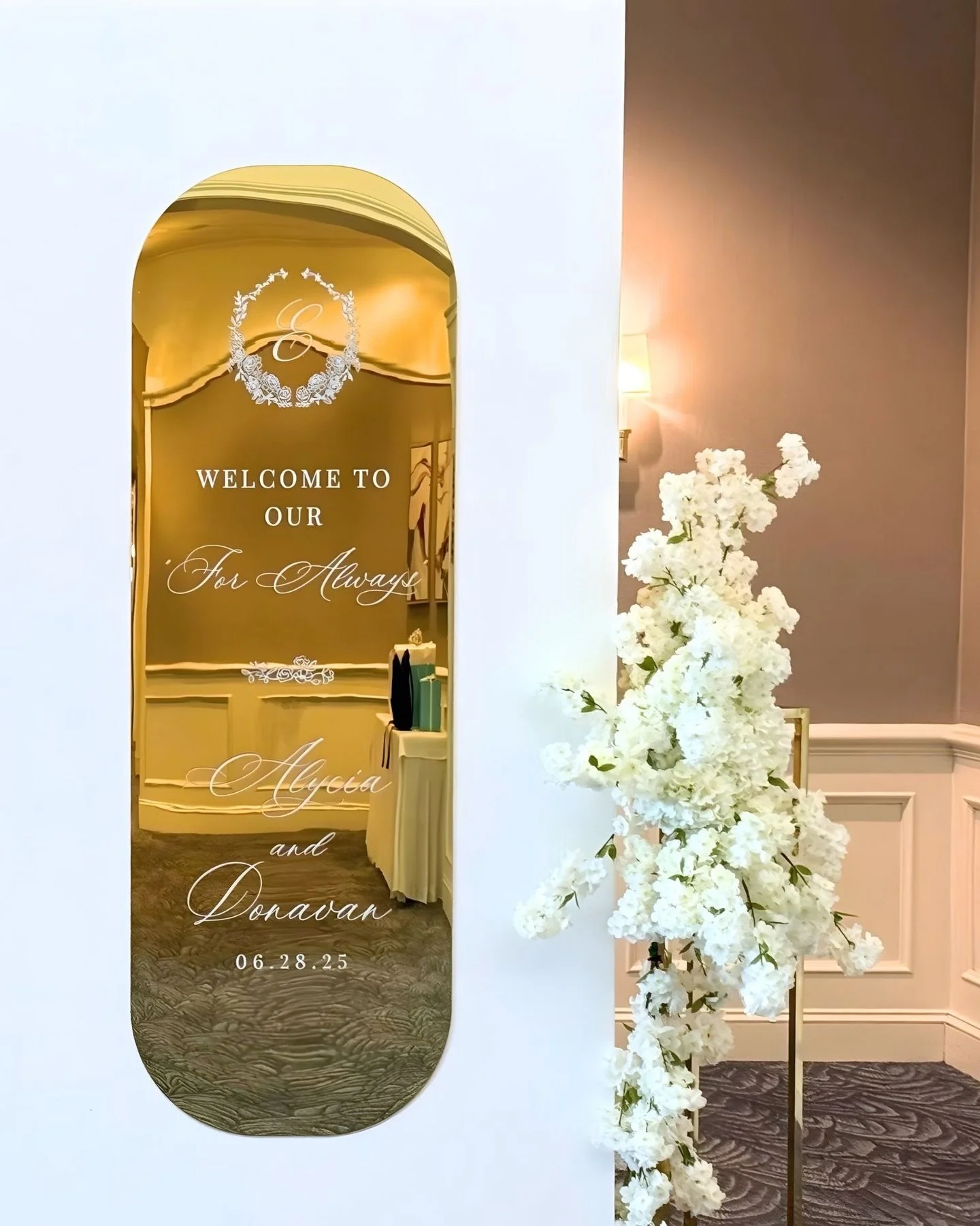 This seating chart was custom designed on a gold mirror acrylic cut into a double arch. ✨

The white panels with gold mirror accents and soft florals tied in beautifully with the room and gave guests a clear, welcoming way to find their seats.

Class