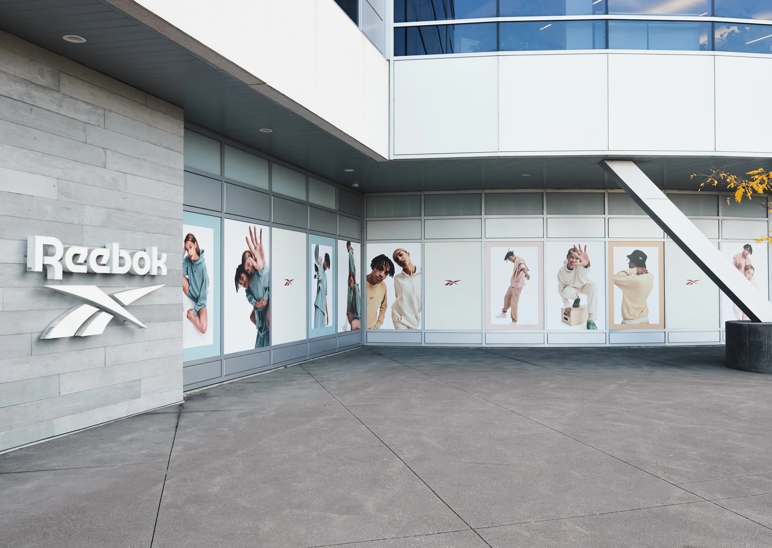 ReebokStoreWindows_02.jpg