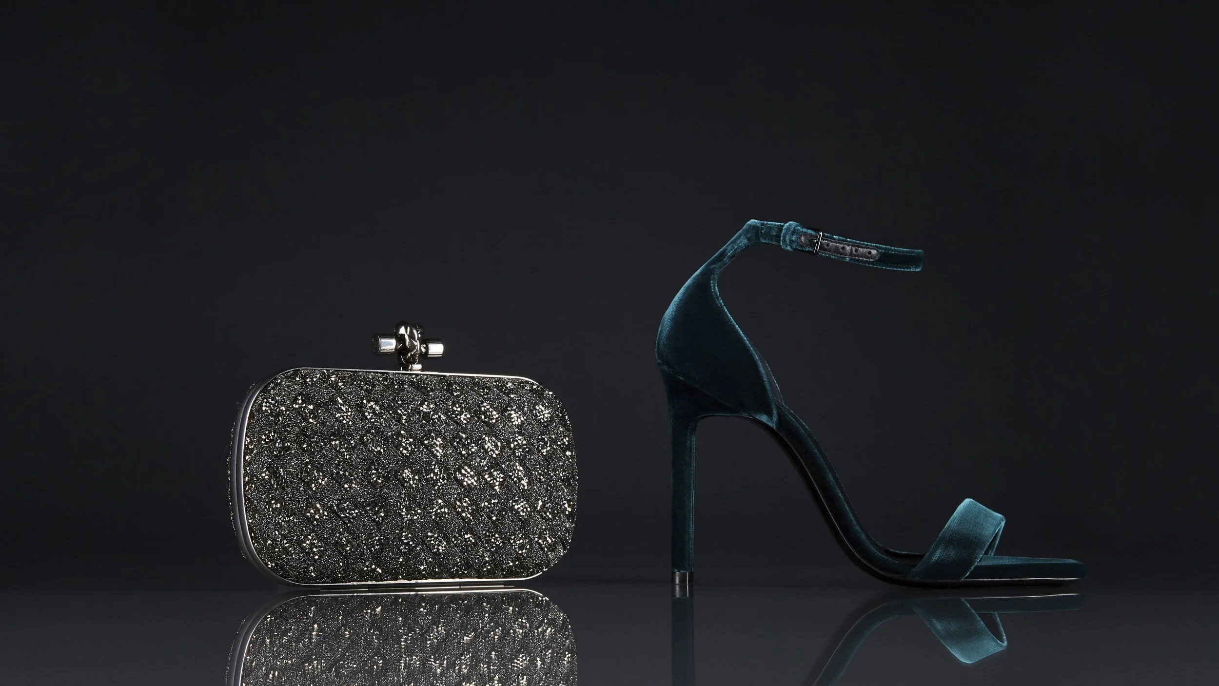 SHW46_17_11_24_JT_W-HOLIDAY-DRESS_SLP-BOTTEGA_DESKTOP_RGB.jpg