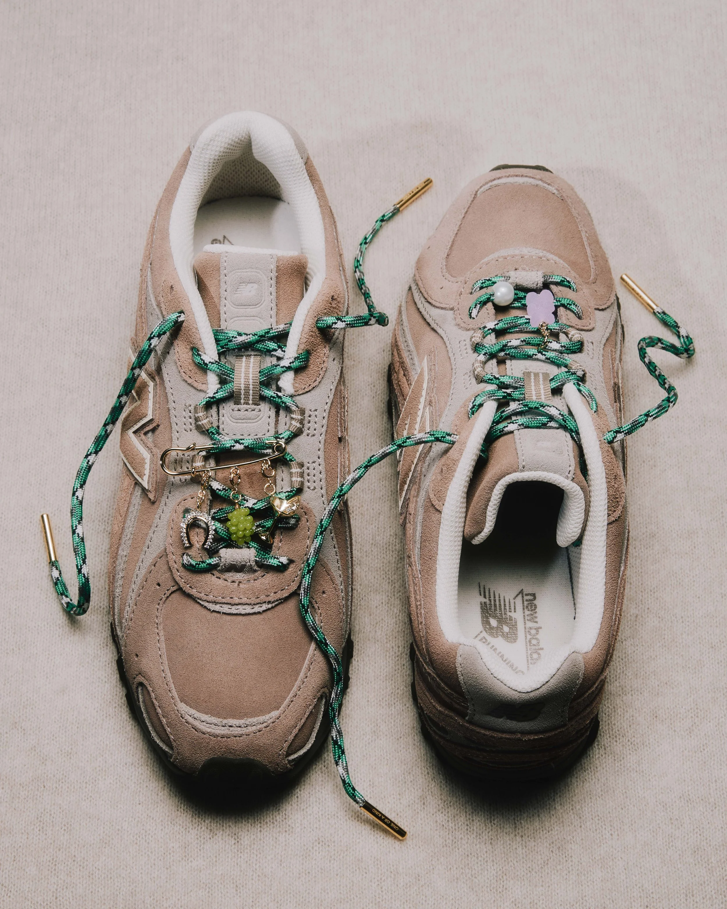 26_08_28_JT_ShoeCharms_NewBalance_01_4x5.jpg
