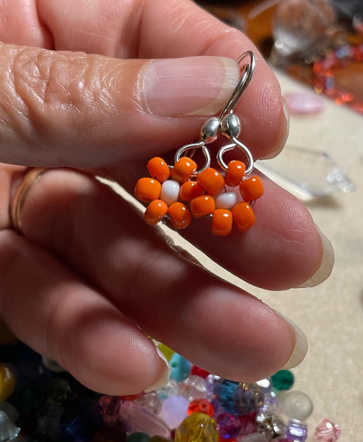 #gardenofbeadenupland #gardenofbeaden #earrings #flowerpower #sweetflowers #orange #earringsoftheday