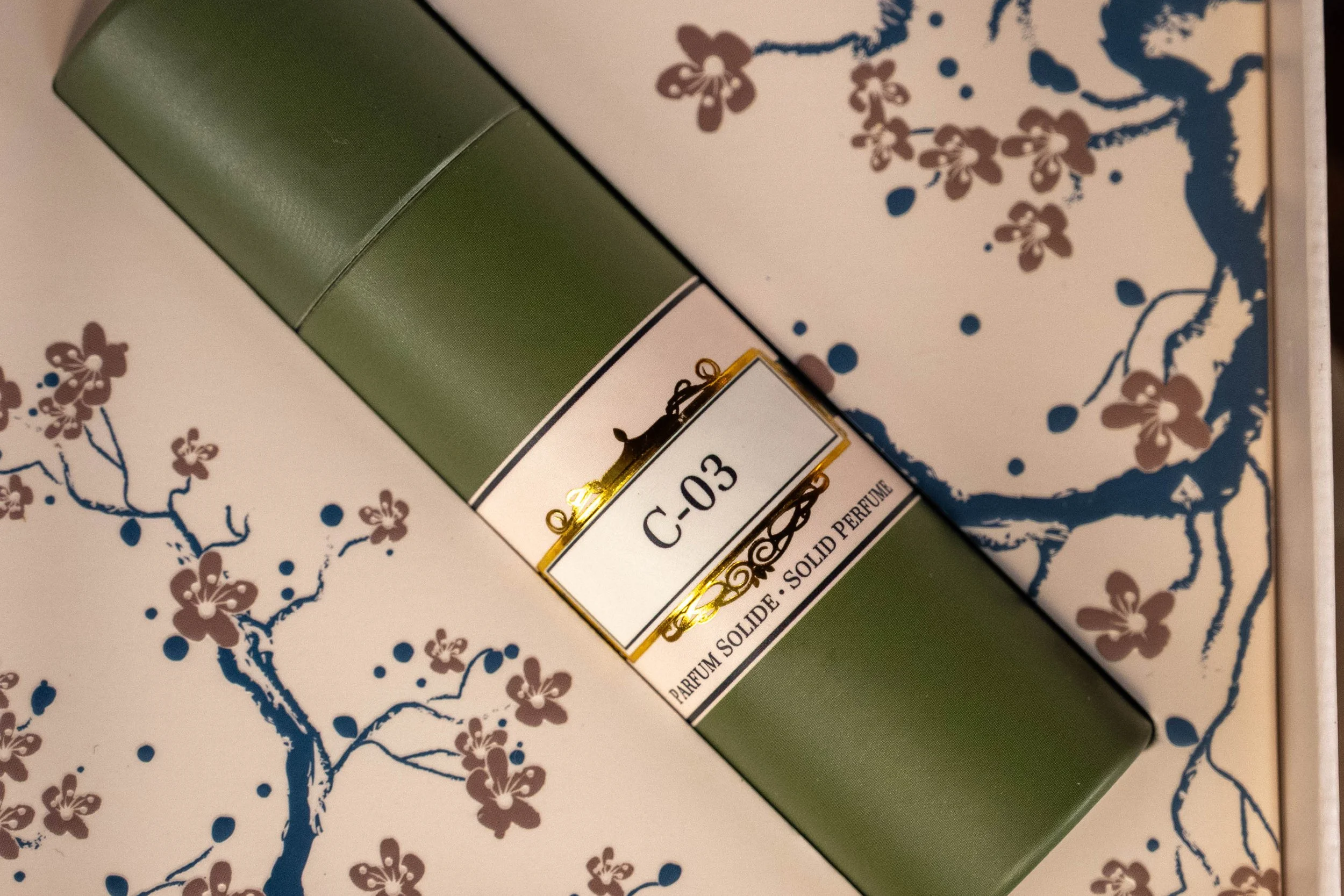 C-03 Parfum Solide