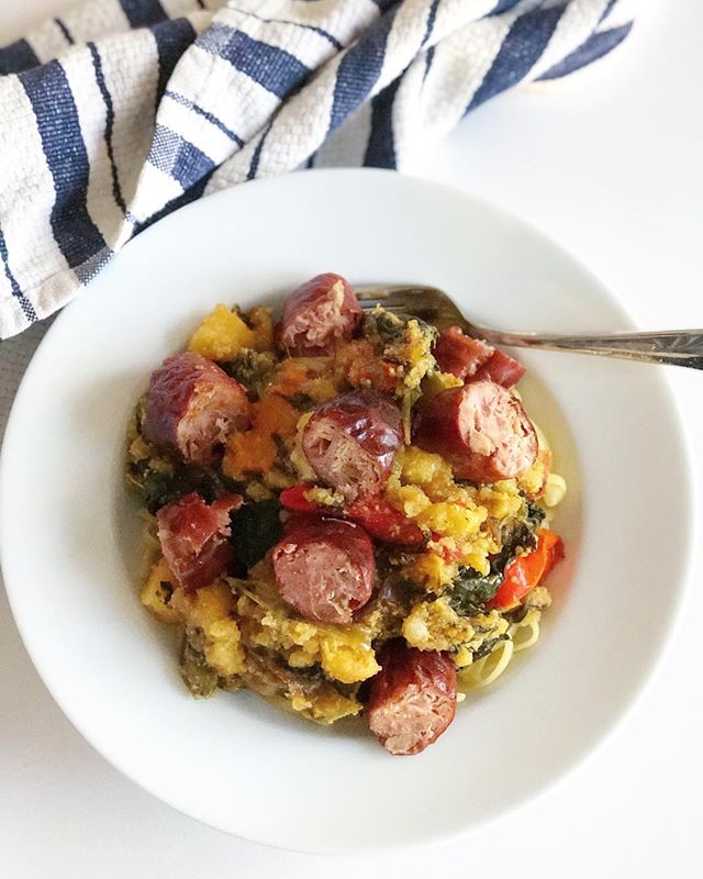 This βCreamyβ Polenta with Peppers, Kale & Chicken Sausage #recipe is up on the site now- RUN! ππΌ #wellnessmeetsbeauty #glutenfree #dairyfree