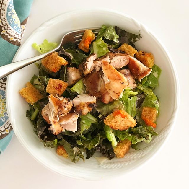 Easy #lunch of the day- Farmers market romaine cesar salad topped with grilled organic chicken thighs and extra crispy @hilaryseatwell roots burger for my βcroutonsβ π Best Cesar dressing @primalkitchenfoods #lotd #foodstagram