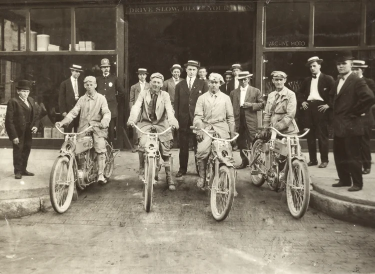 Milwaukee's Khaki Crew, Indianapolis August 12, 1909