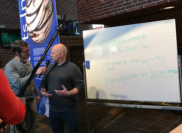 DPPO's Bestyrelsesformand, Fridi Magnusen, taler om "havets insekter" på Fiskeri- og Søfartsmuseet i Esbjerg.