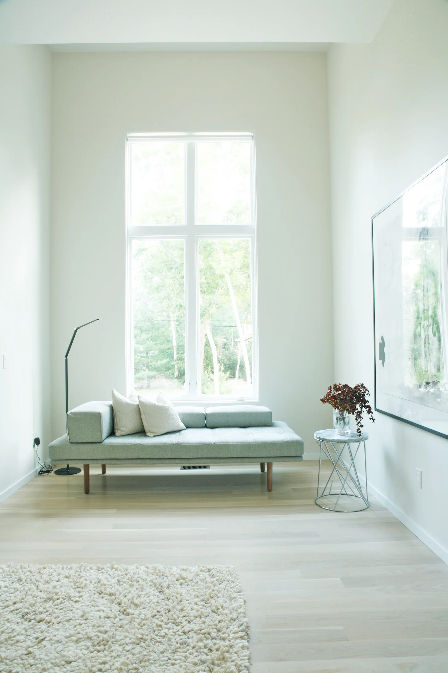 Interior design solution for a 5-bedroom East Hampton second home. Modern, minimalist interiors. Photo credit: Niya Bascom Photography. Please do not use images without express written permission from Ishka Designs or Niya Bascom