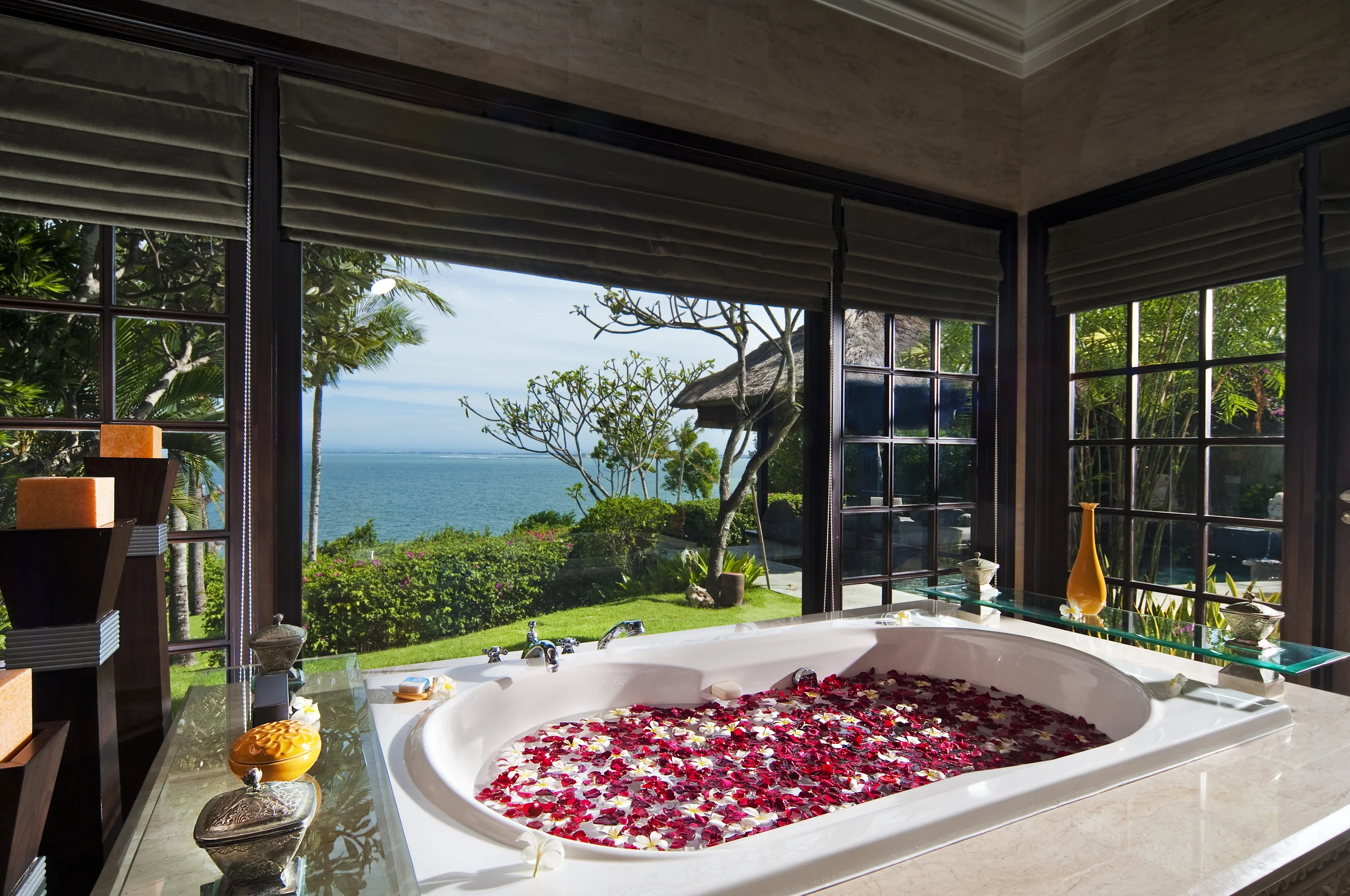 Ocean front Cliff Villa Bathroom.jpg