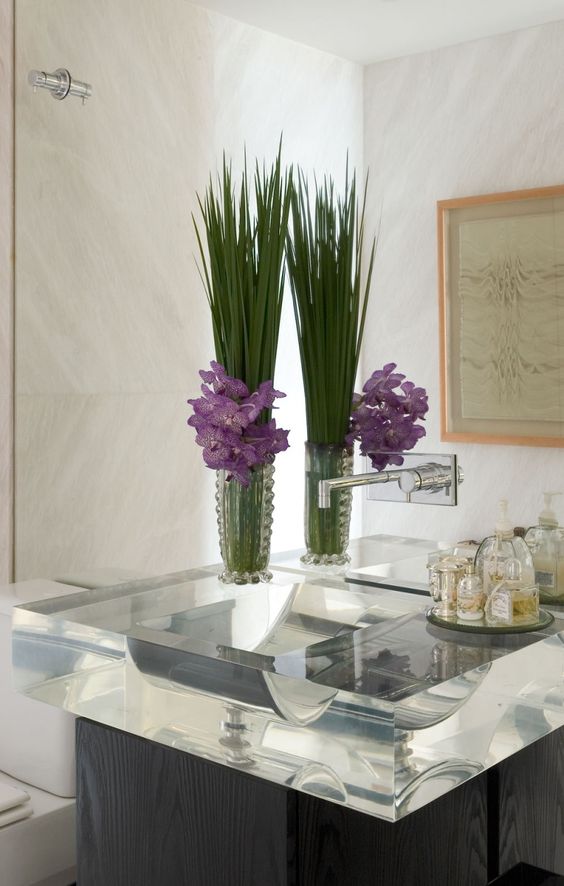 A lucite sink. I want to wash my hands here.
