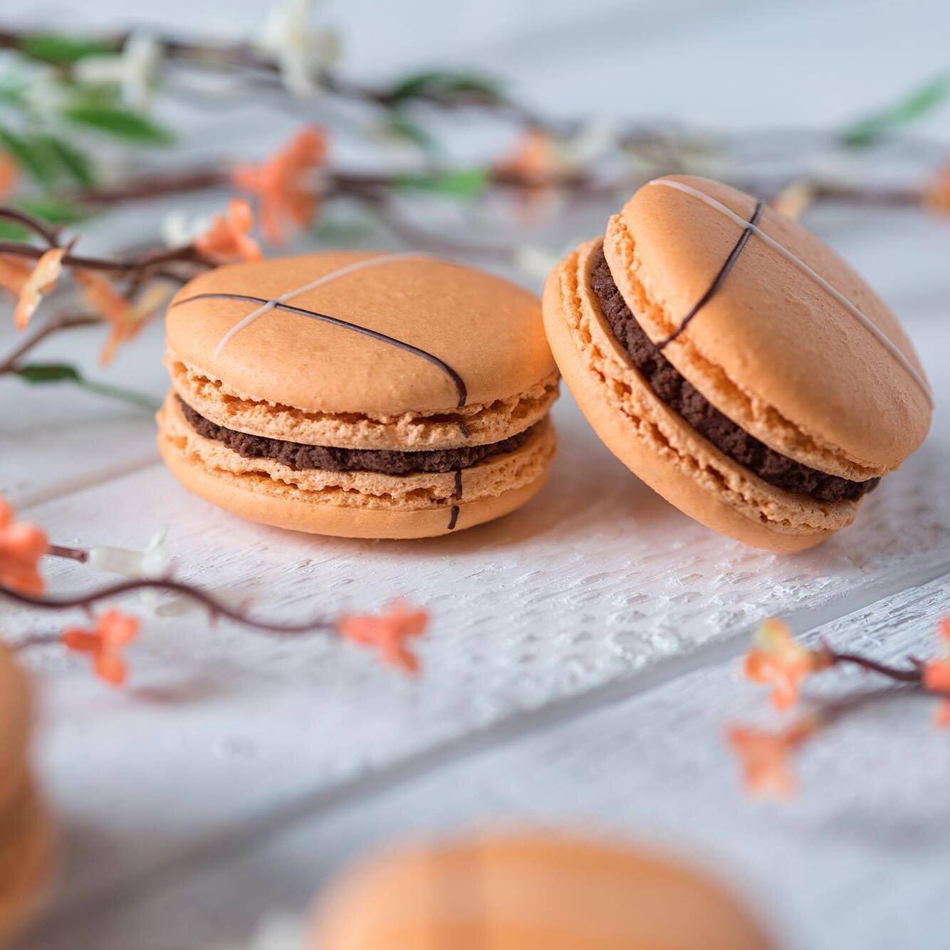 You know spring has arrived when our Chocolate Orange Blossom macaron makes its debut! Available now for a limited time.

#macaronbar #chocolateorangeblossom #macarons