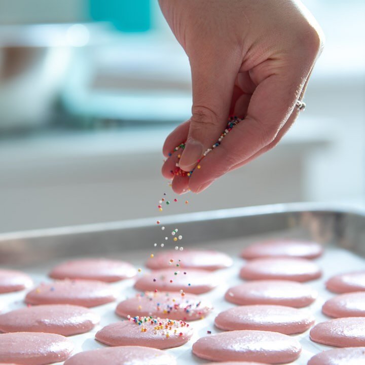 This week only, save up to $109 with our best deal on macaron baking classes 👩&zwj;🍳 Buy a spot in any class and get a second spot entirely FREE! Classes are available through August and Father&rsquo;s Day weekend is still available. Hurry, this sa