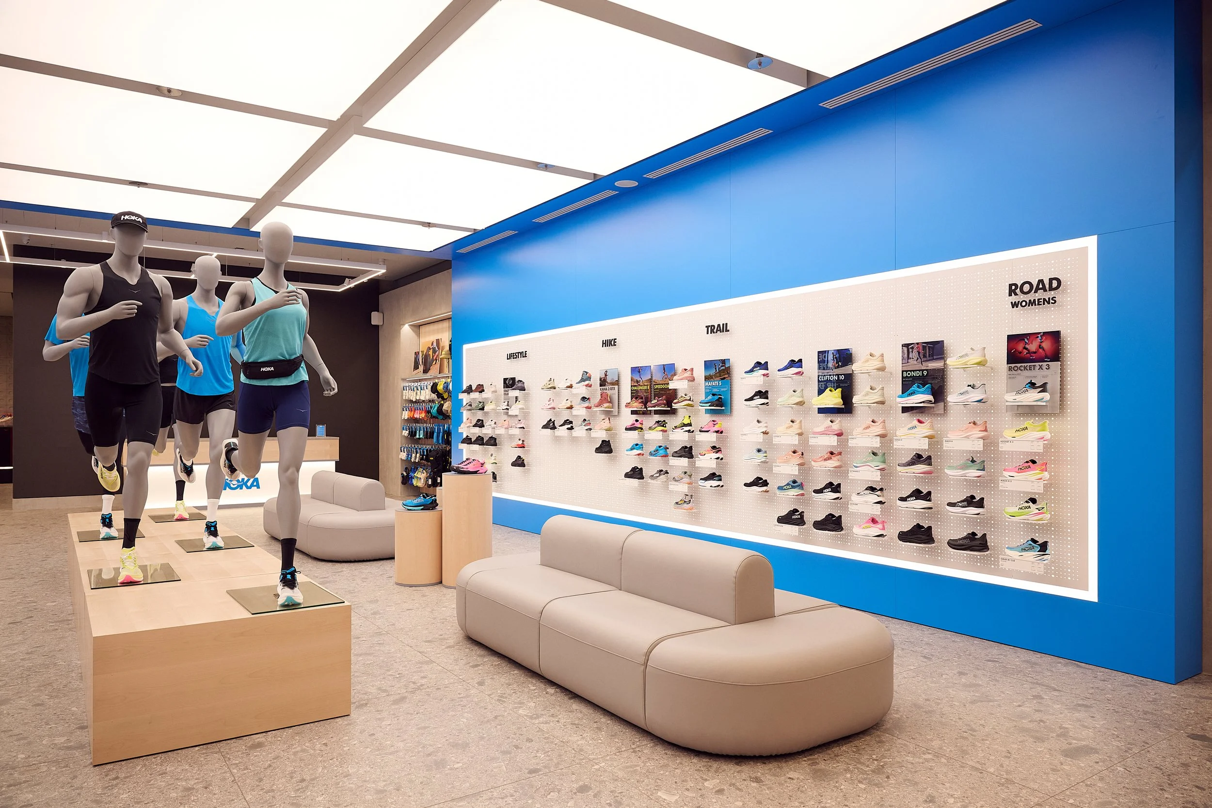 HOKA_Kudamm_UBS8082.jpg