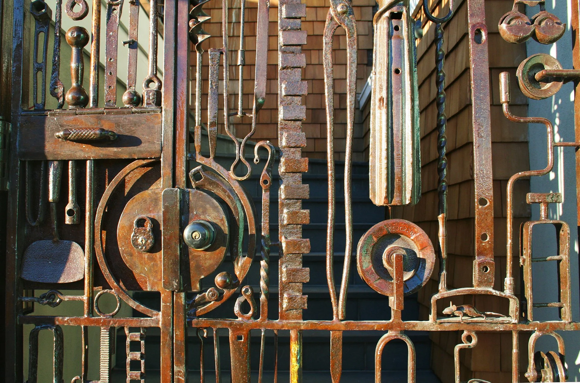 Hill Street Gate II Details 2 1920.jpg