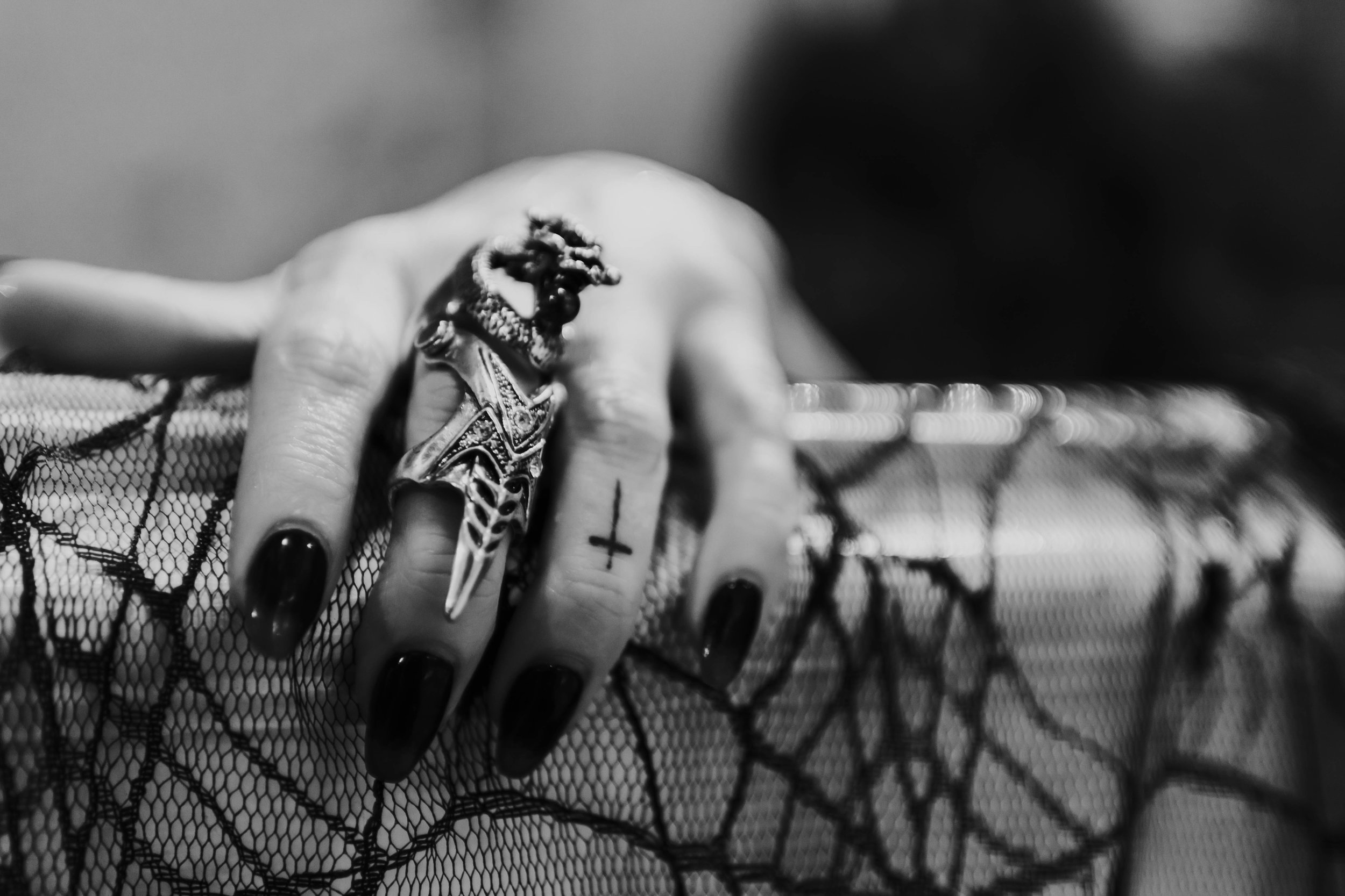 SPOOKYBOUDOIR-BW-8.jpg