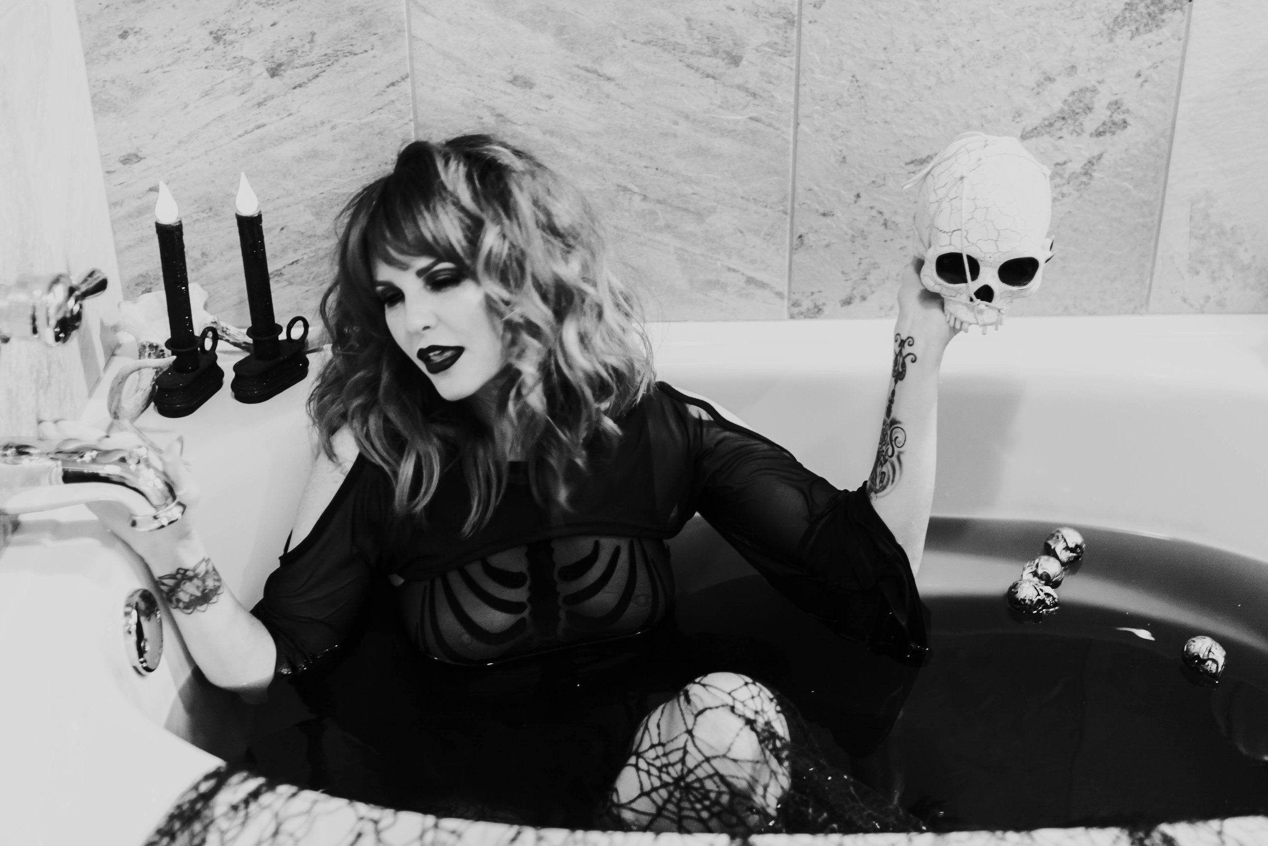 SPOOKYBOUDOIR-BW-78.jpg