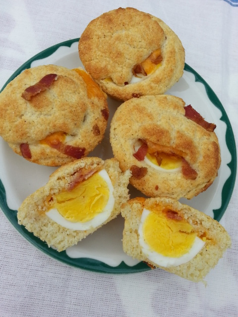 Surprise corn muffins with boiled egg, cheese and bacon.