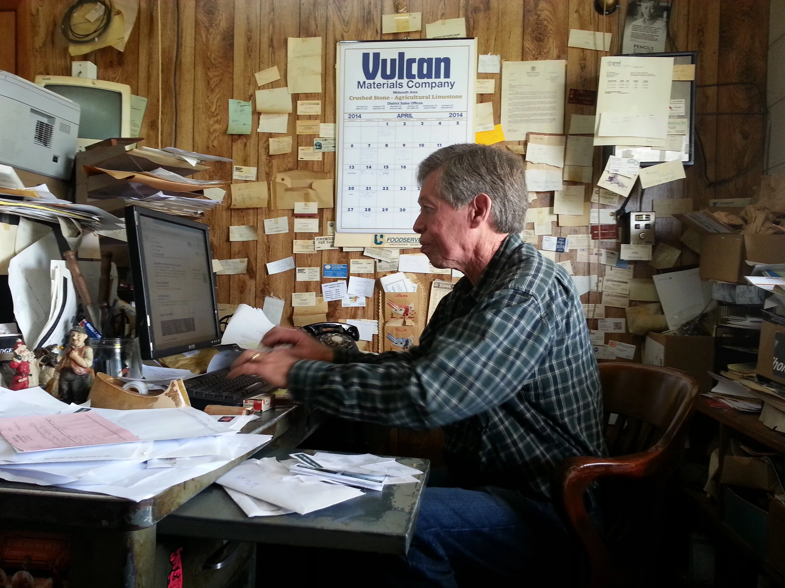 Allan Benton actually does use a computer at times. Amy took this picture of him at Benton's Smoky Mountain Country Hams, Madisonville, TN. http://bentonscountryhams2.com/