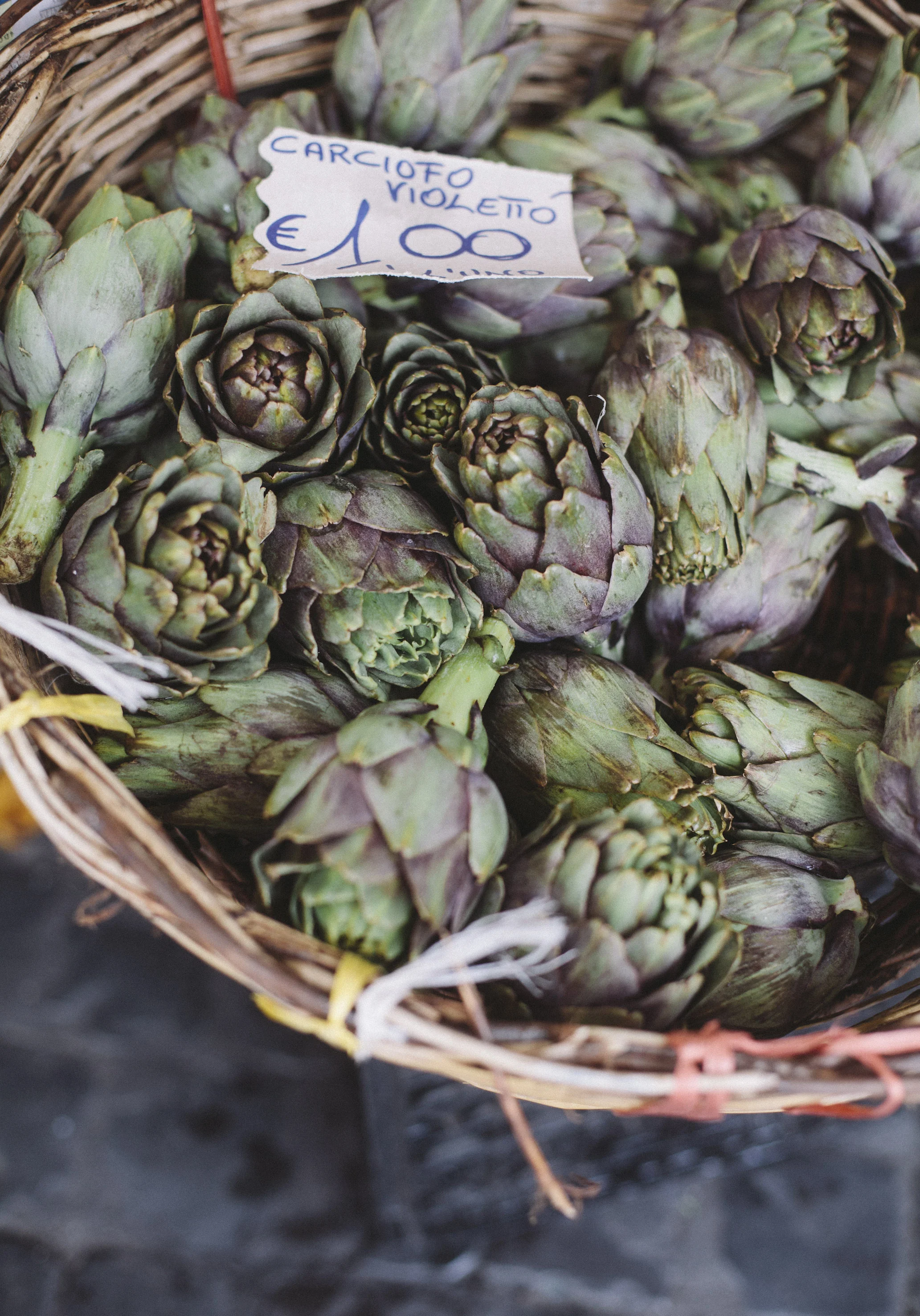 Local market scene for Parioli advertorial